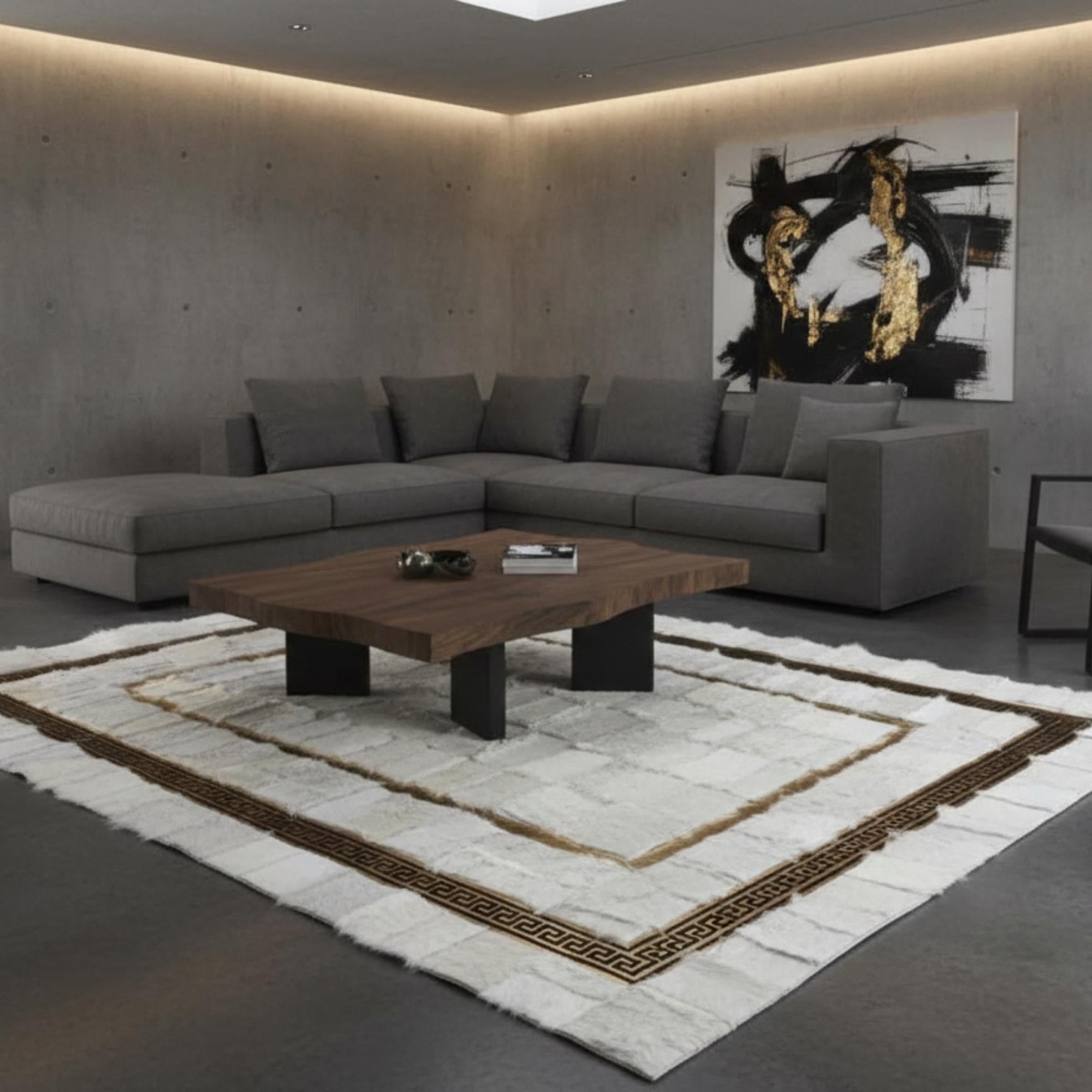 Altın Bordürlü Beyaz Toscana Kürk Salon Halısı – Zarif ve Aydınlık Tasarım