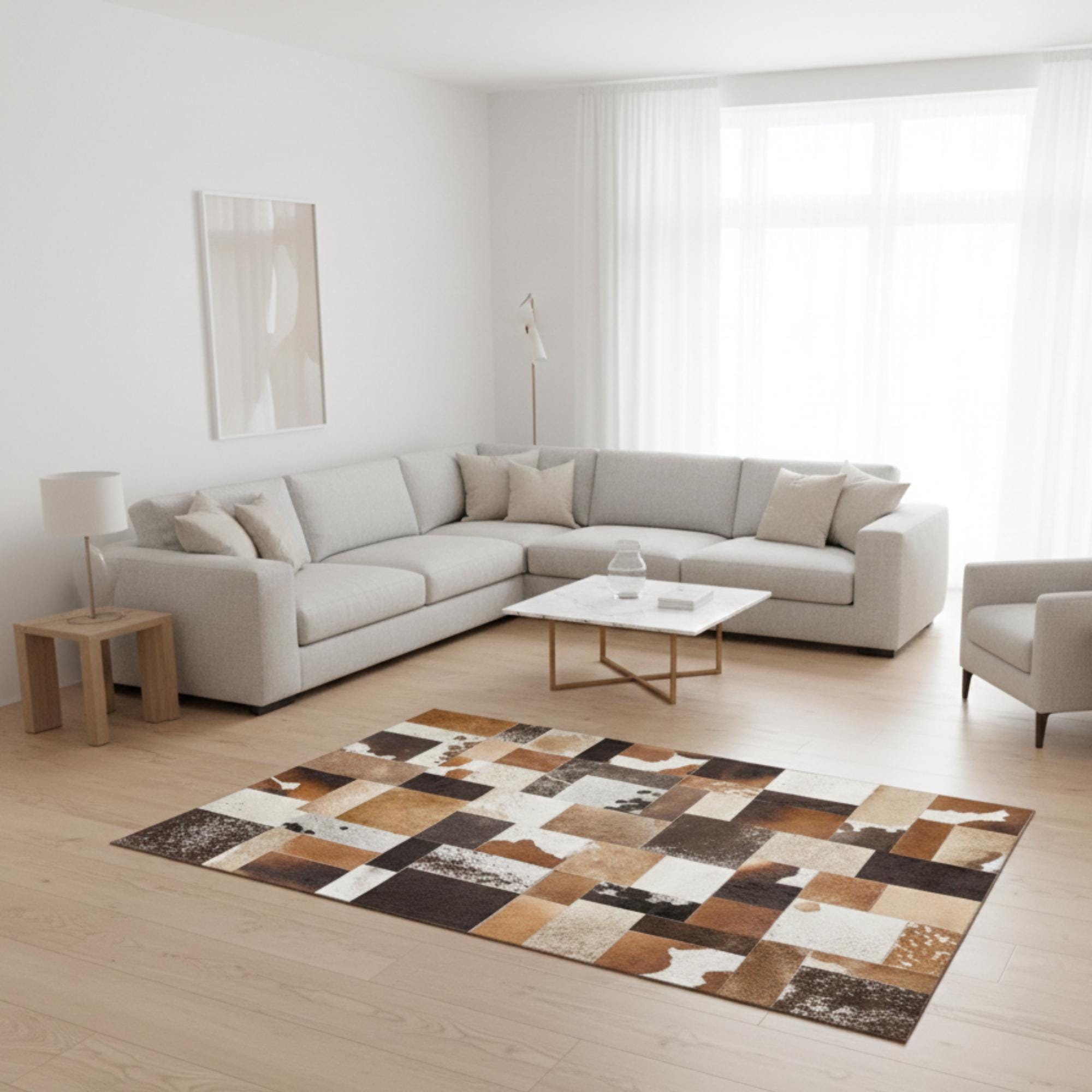 Bej, Kahverengi ve Siyah Tonlu Dana Derisi Patchwork Halı – El Yapımı Doğal Deri Dekoratif Halı