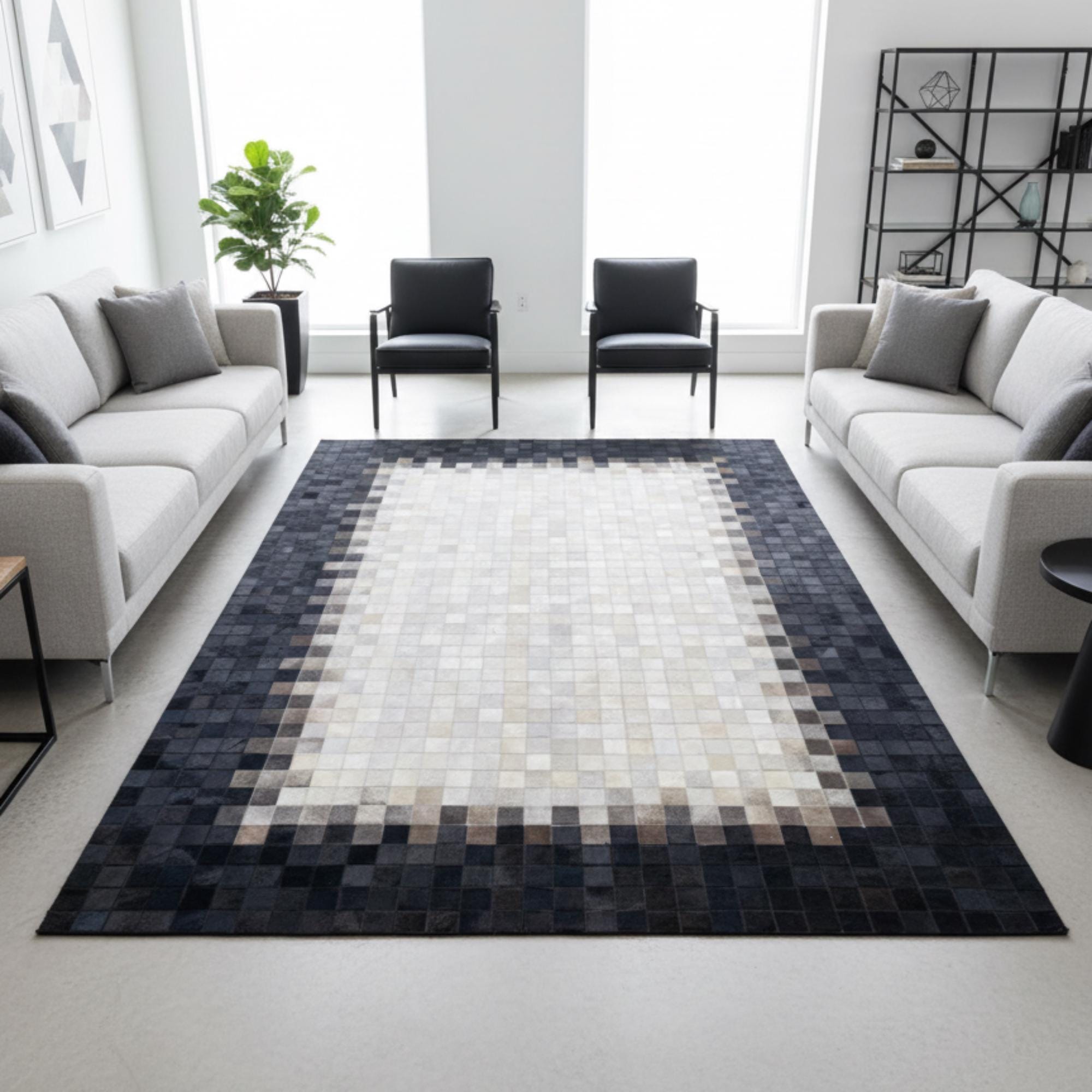 Krem Orta Alanlı Siyah Çerçeveli Dana Derisi Patchwork Halı – El Yapımı Doğal Deri Dekoratif Halı