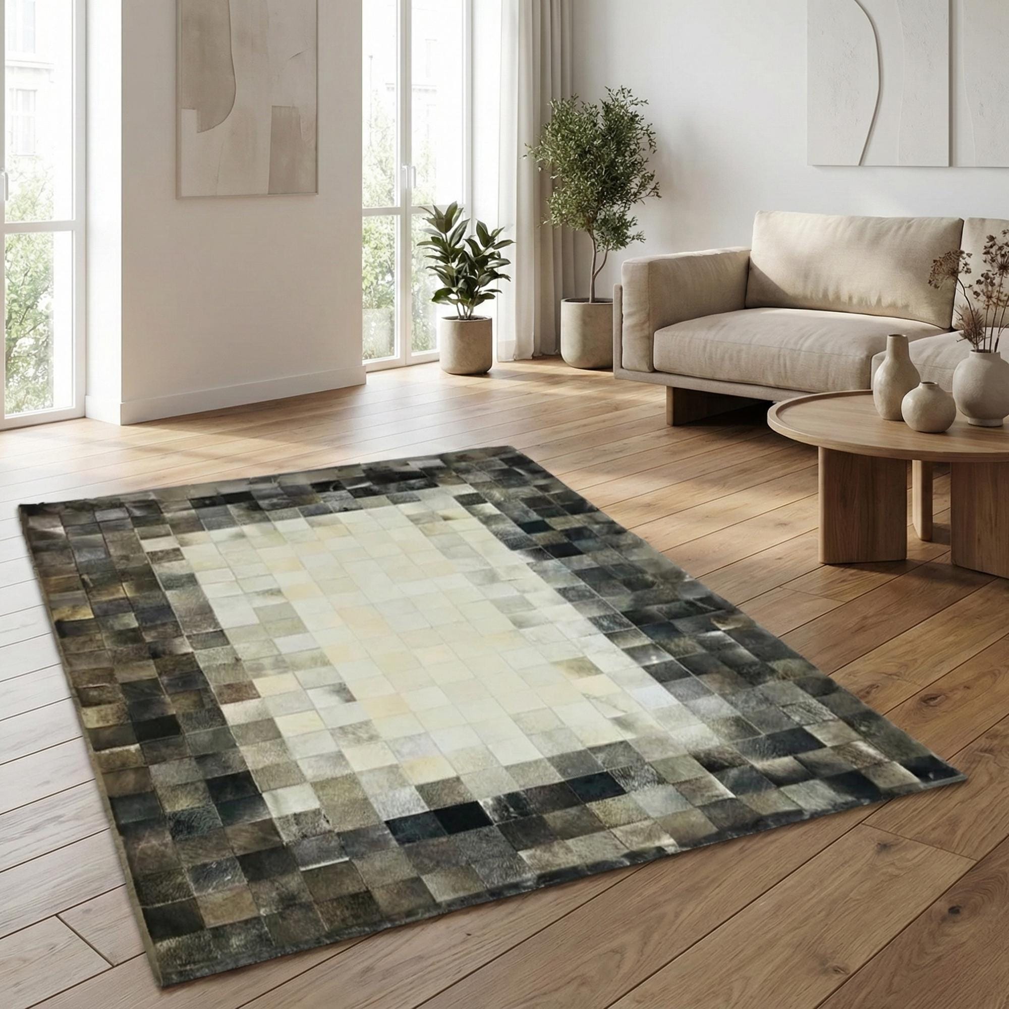 Açık Bej Merkezli Koyu Çerçeveli Dana Derisi Patchwork Halı