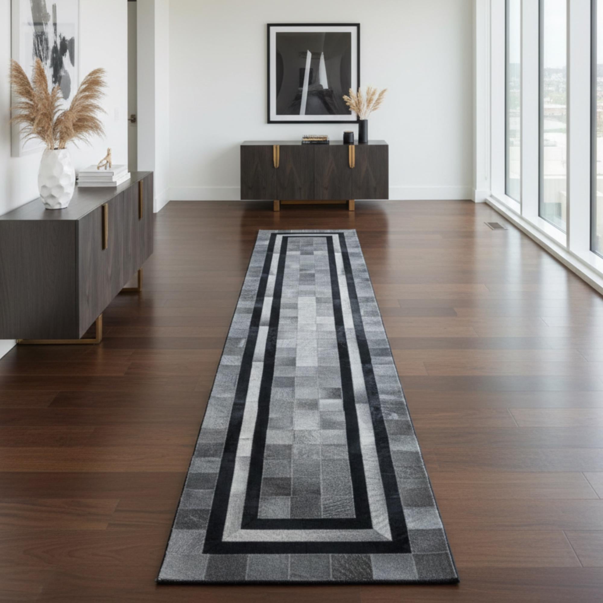 Gri ve Siyah Tonlu Dana Derisi Patchwork Runner Halı