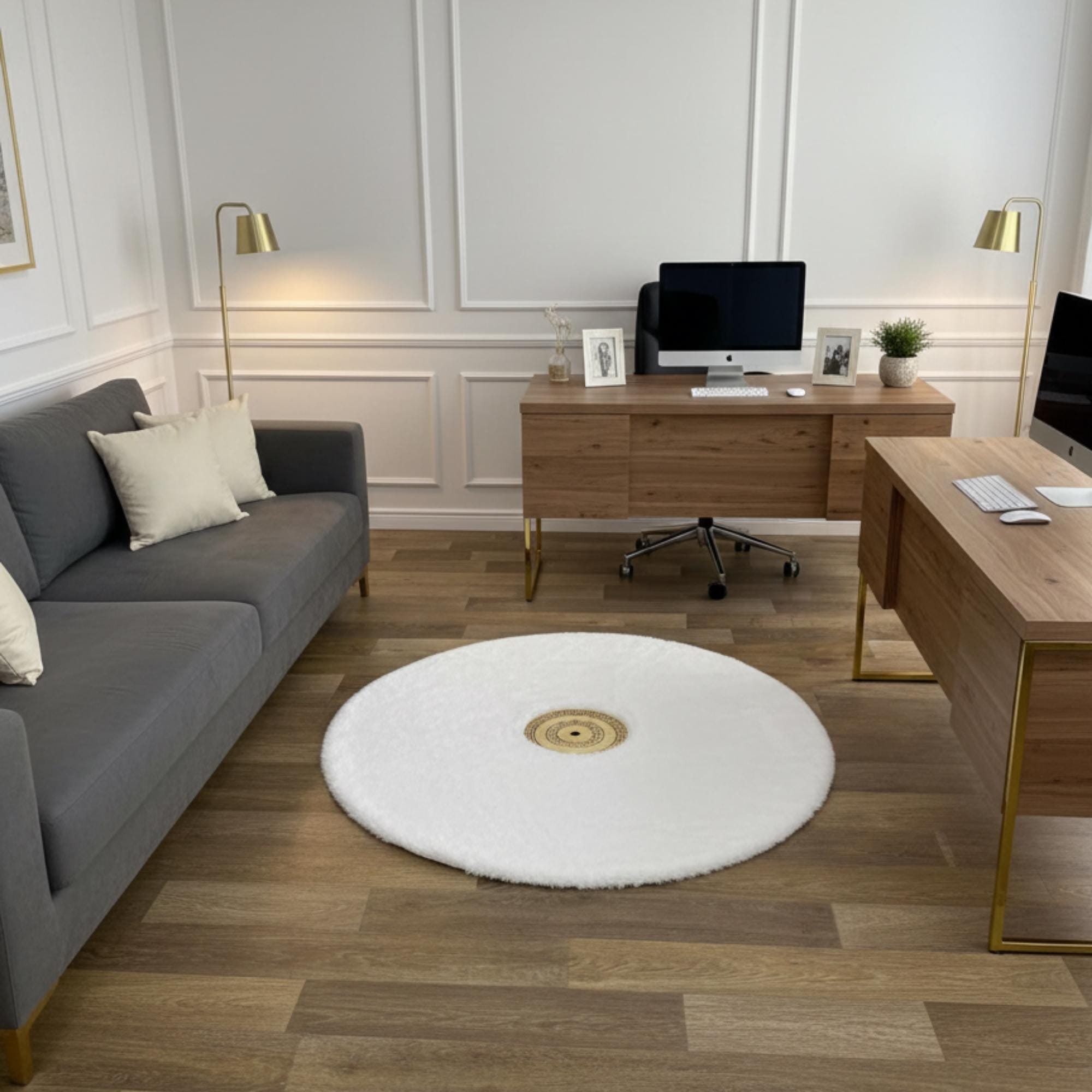 Beyaz Zeminli Merkez Altın Detaylı Yuvarlak Peluş Halı