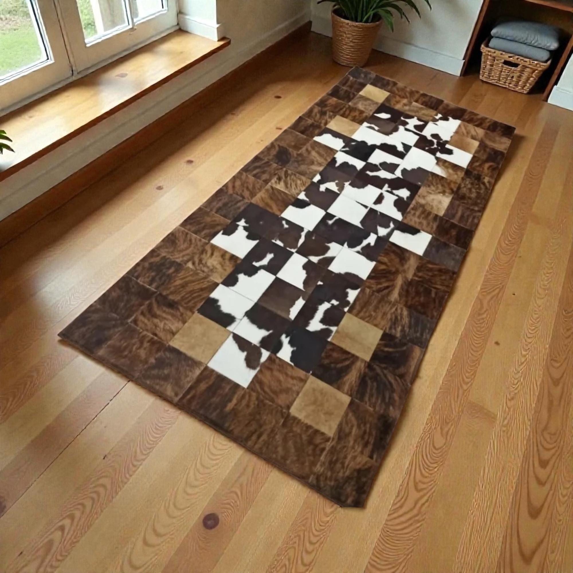 Kahverengi Çerçeveli Siyah Beyaz Doğal Desenli Dana Derisi Patchwork Halı