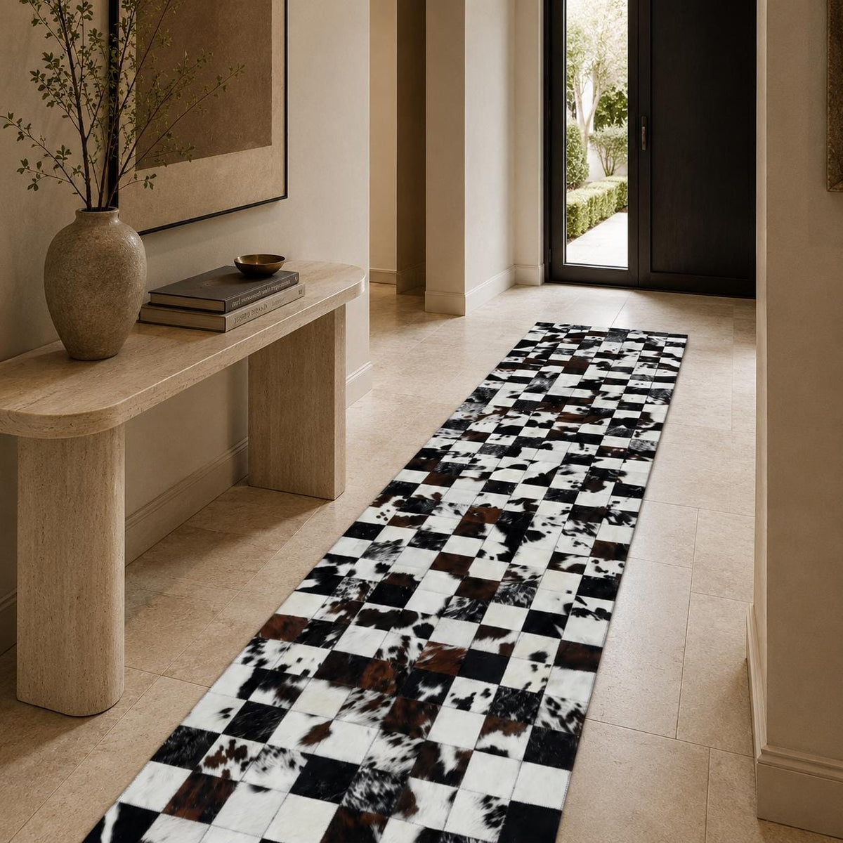 Siyah ve Beyaz Patchwork Dana Derisi Yolluk – El Yapımı Şık Koridor Halısı