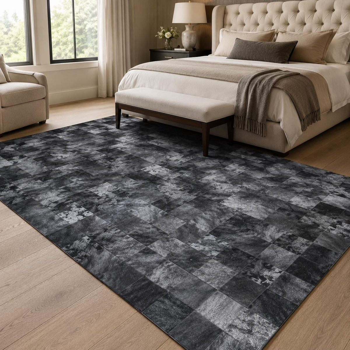 Antrasit ve Siyah Patchwork Dana Derisi Halı – Özel Ölçülerde Salon Halısı