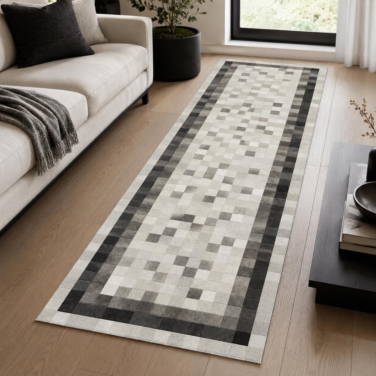 Siyah ve Beyaz Patchwork Dana Derisi Halı – El Yapımı Şık Salon Halısı