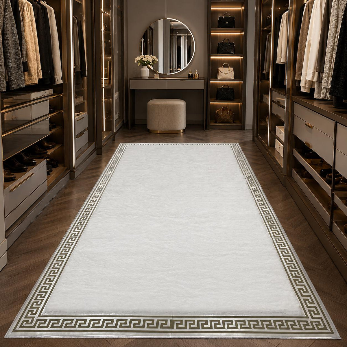 Beyaz ve Gümüş Suni Kürk Peluş Halı – Özel Ölçülerde Yatak Odası Halısı
