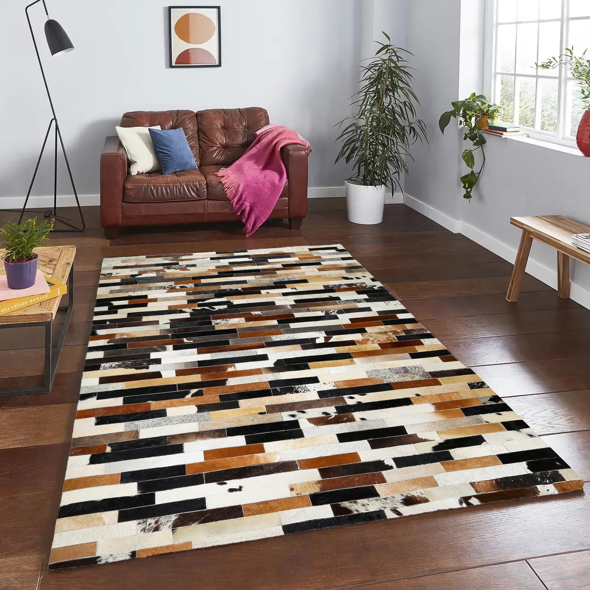 Çok Renkli Dana Derisi Patchwork Halı – Siyah Kahverengi Bej El Yapımı Hakiki Deri Şık Salon Halısı