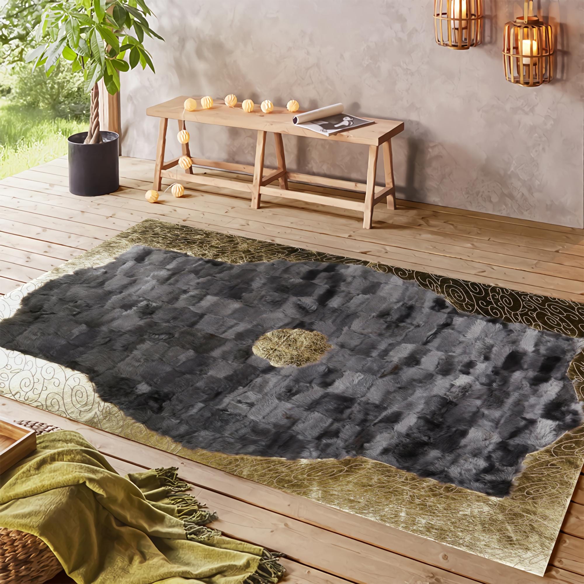 Toskana Derisi Halı – Gri Zeminli, Altın Kenar Desenli, El İşçiliği Patchwork, Doğal Deriden Özel Ölçü Lüks Halı