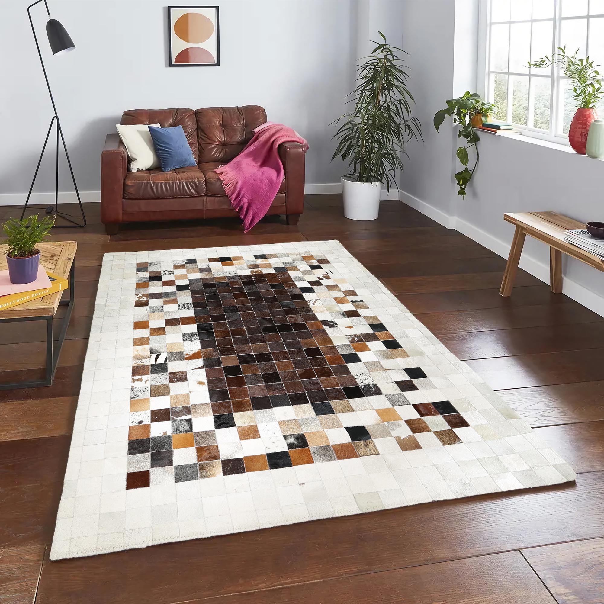 Bej ve Kahverengi Tonlu Dana Derisi Patchwork Halı – El Dokuma Gerçek Deri Şık Koridor Halısı