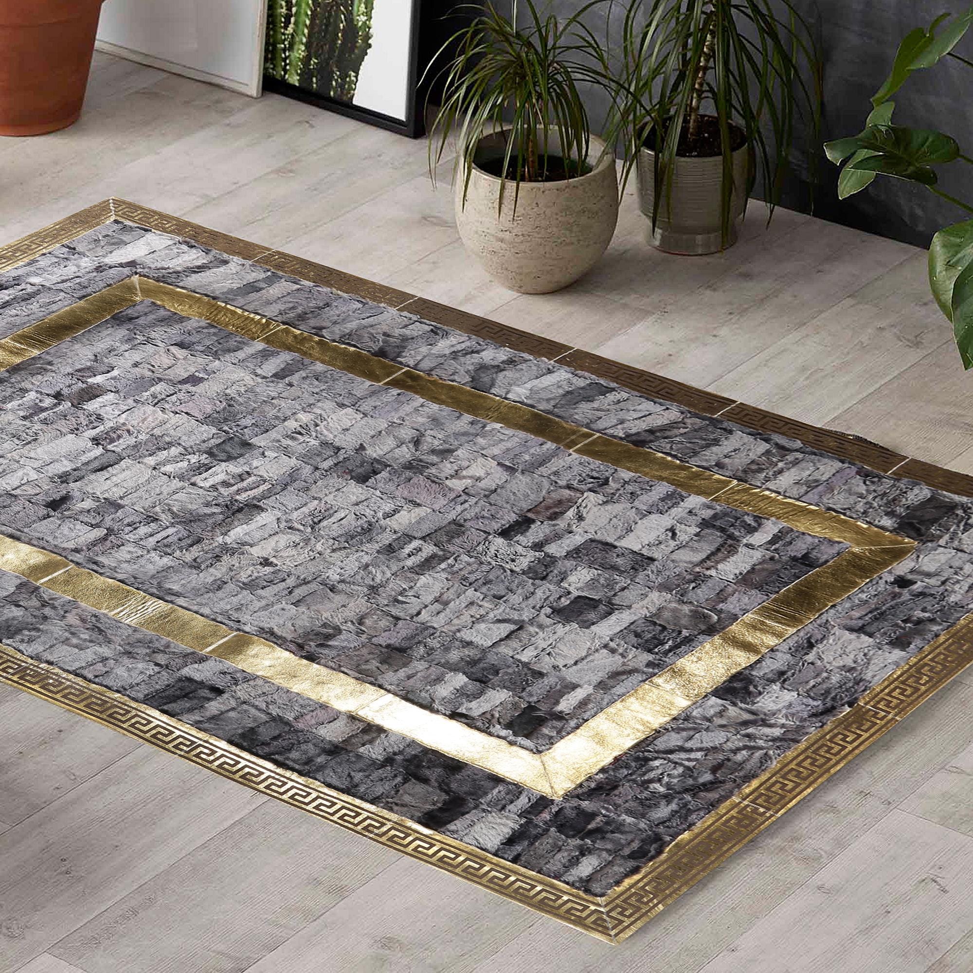Gri Patchwork Desenli Toskana Derisi Halı – Altın Şerit ve Klasik Bordürlü, El Yapımı Hakiki Deri Özel Ölçü Halı