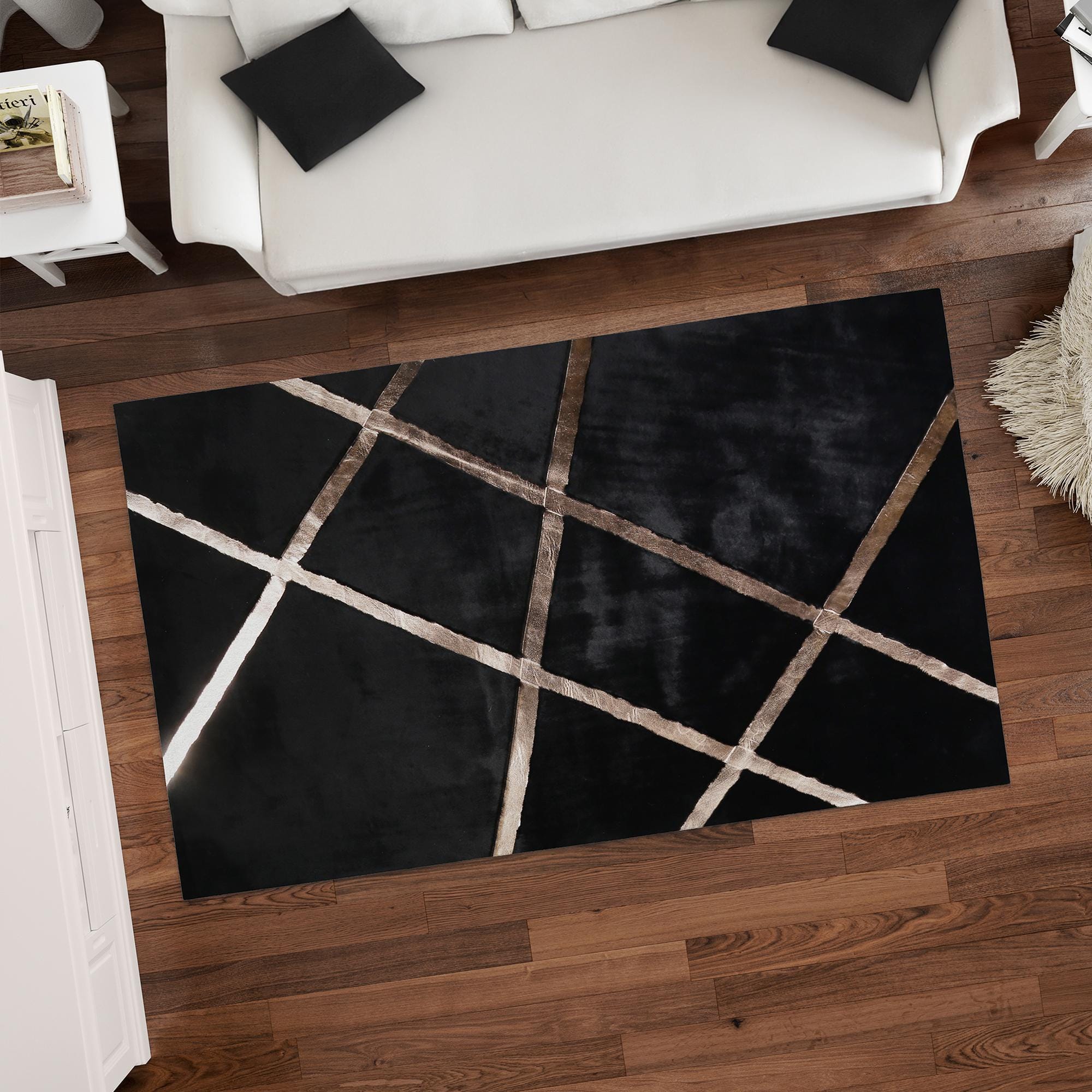 Siyah Gümüş Çizgili Peluş Halı – Modern Geometrik Tasarımlı, Yumuşak Dokulu, Kaymaz Tabanlı Salon ve Koridor Halısı