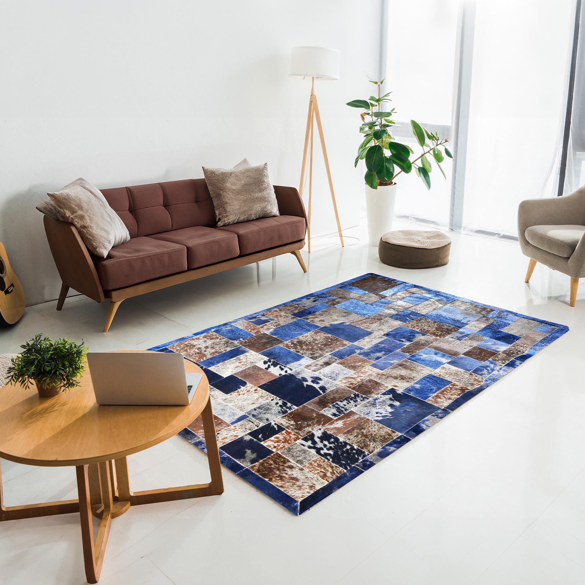 Parlak Mavi Kahve Dana Derisi Patchwork Halı – El Dokuma Hakiki Deri Dekoratif Koridor Halısı