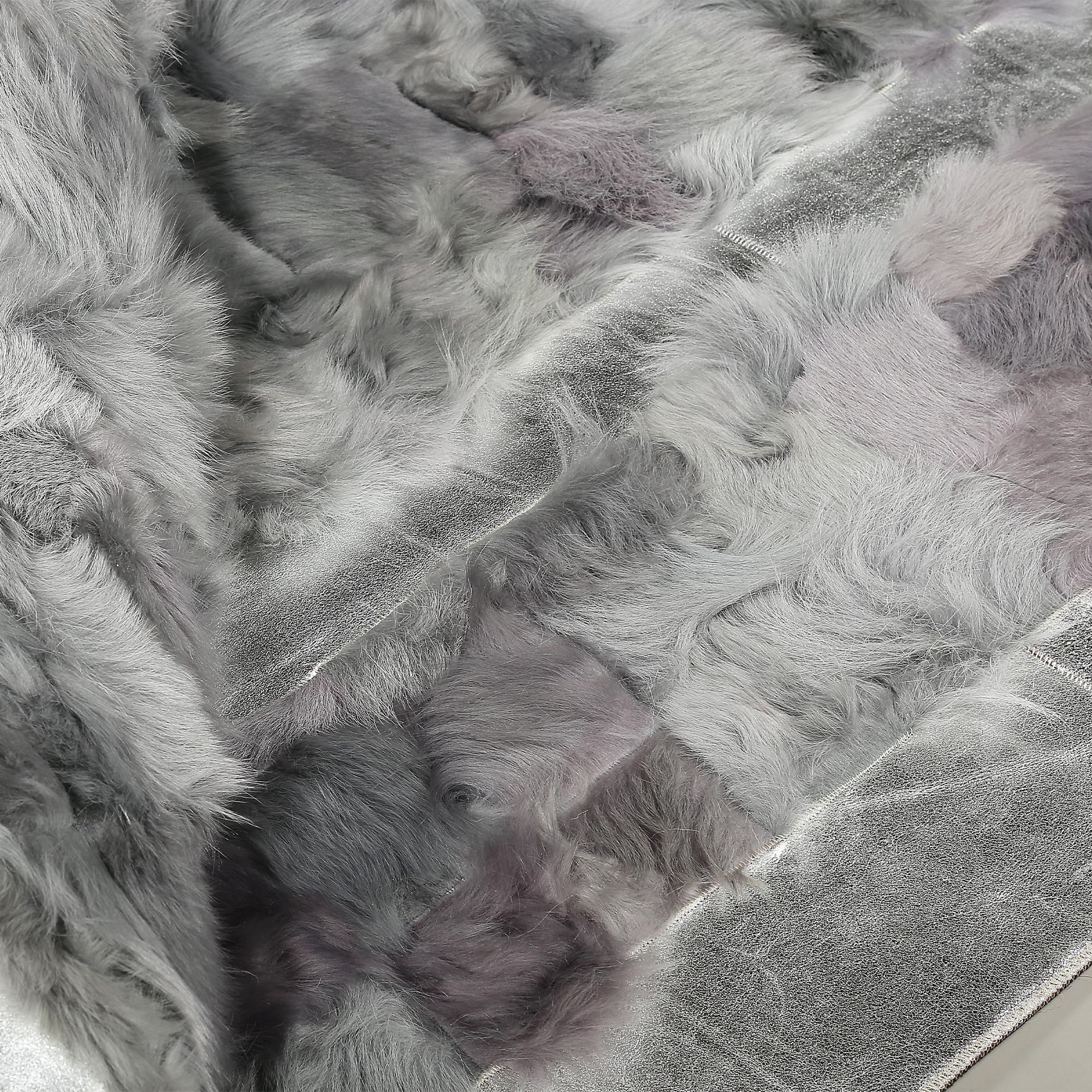 Gri Beyaz Toskana Derisi Patchwork Halı – Gri Beyaz Tonlarda, El İşçiliği, Doğal Deriden Özel Ölçü Seçenekli Dekoratif Halı