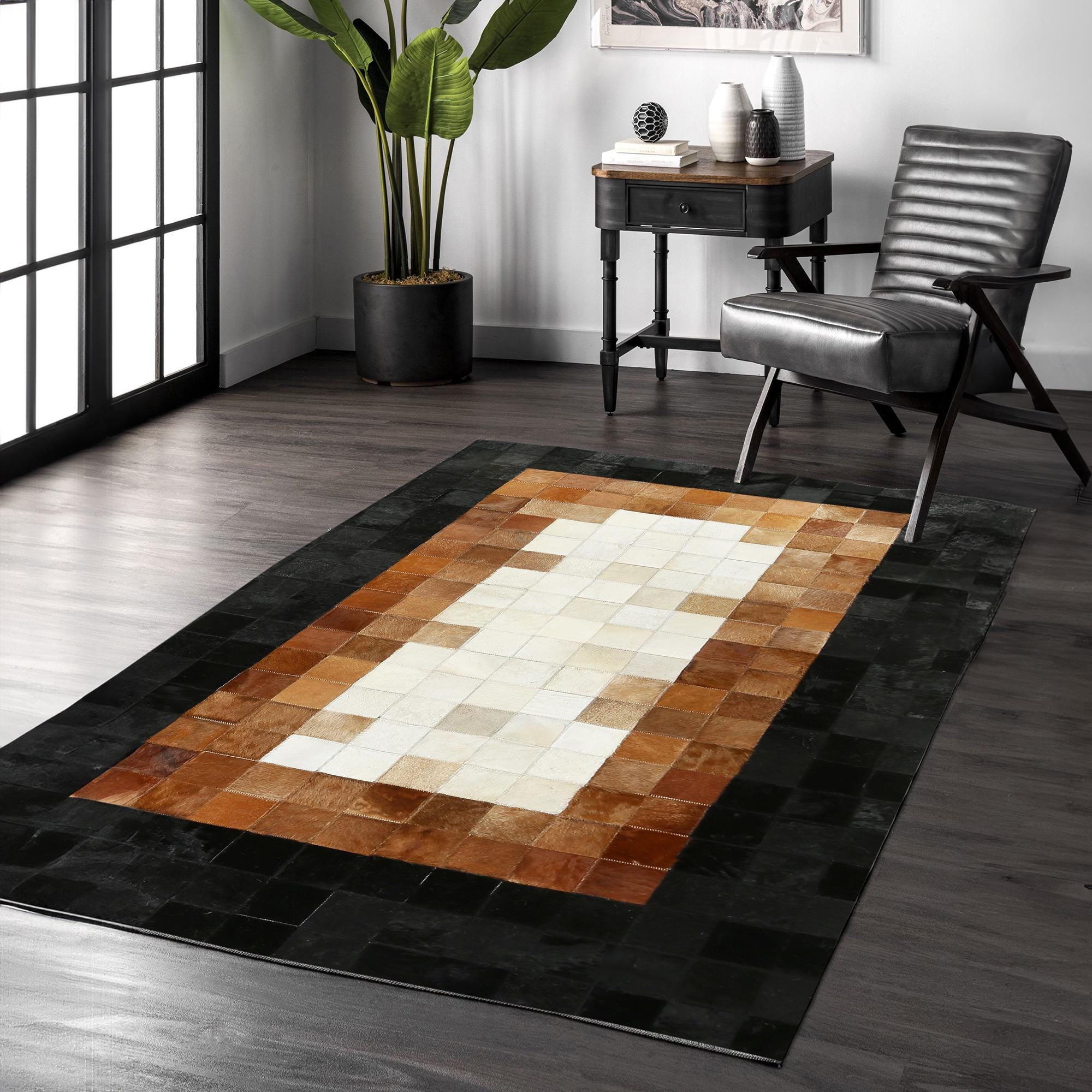 Bej Kahverengi Siyah Patchwork Dana Derisi Halı – El Yapımı Hakiki Deri Lüks Salon Halısı