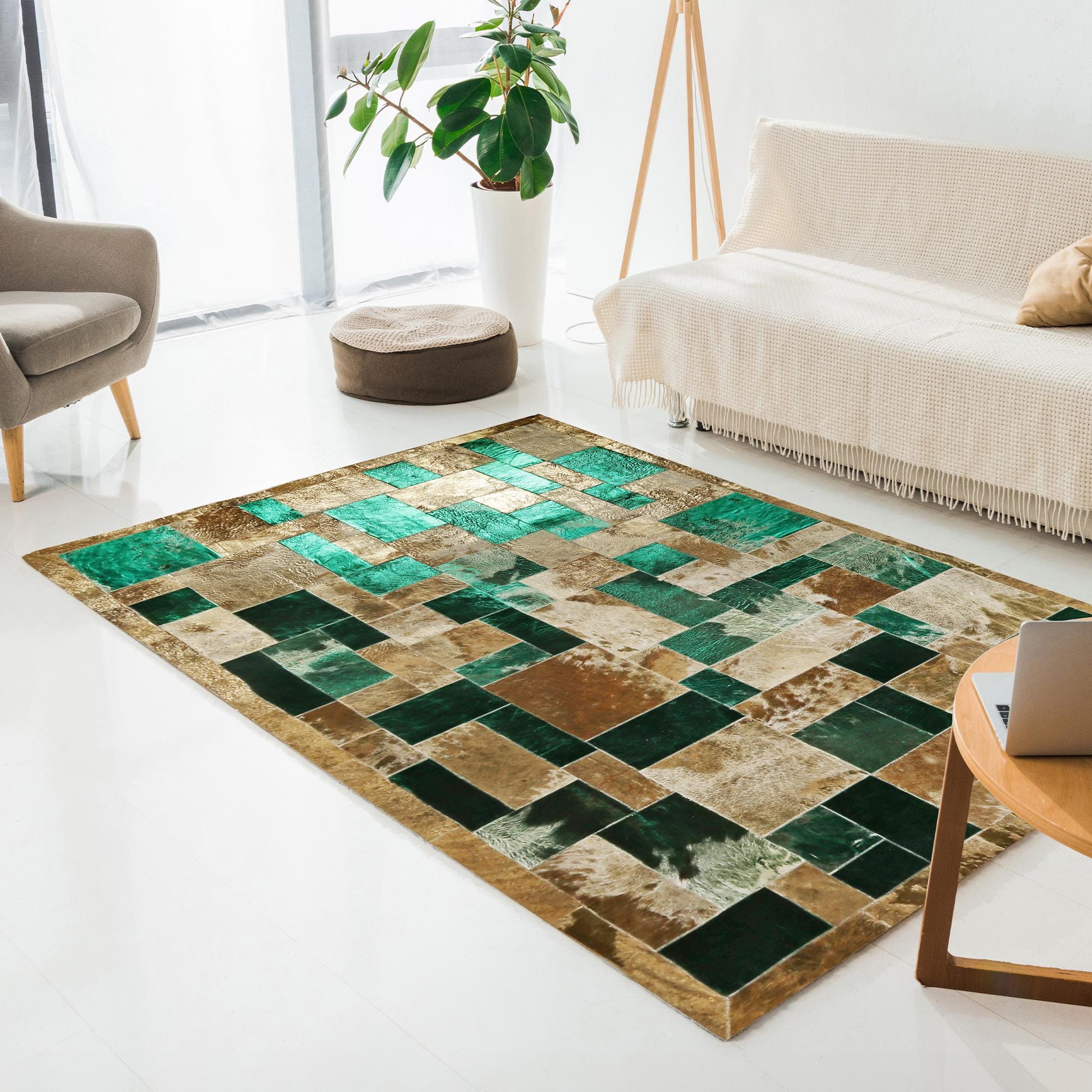 Parlak Yeşil Altın Rengi El Yapımı Dana Derisi Halı – Hakiki Deri Dekoratif Patchwork Salon Halısı