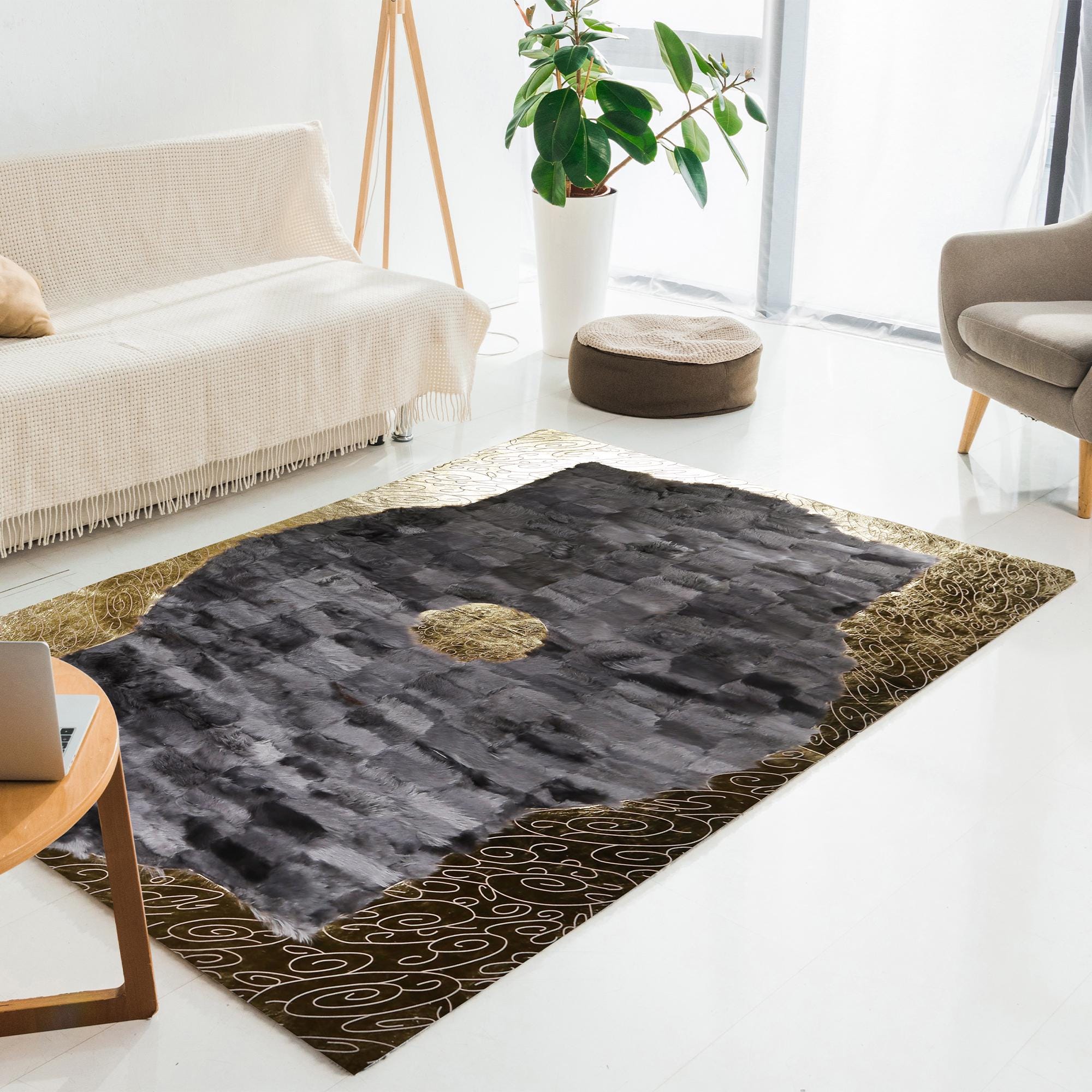 Toskana Derisi Halı – Gri Zeminli, Altın Kenar Desenli, El İşçiliği Patchwork, Doğal Deriden Özel Ölçü Lüks Halı