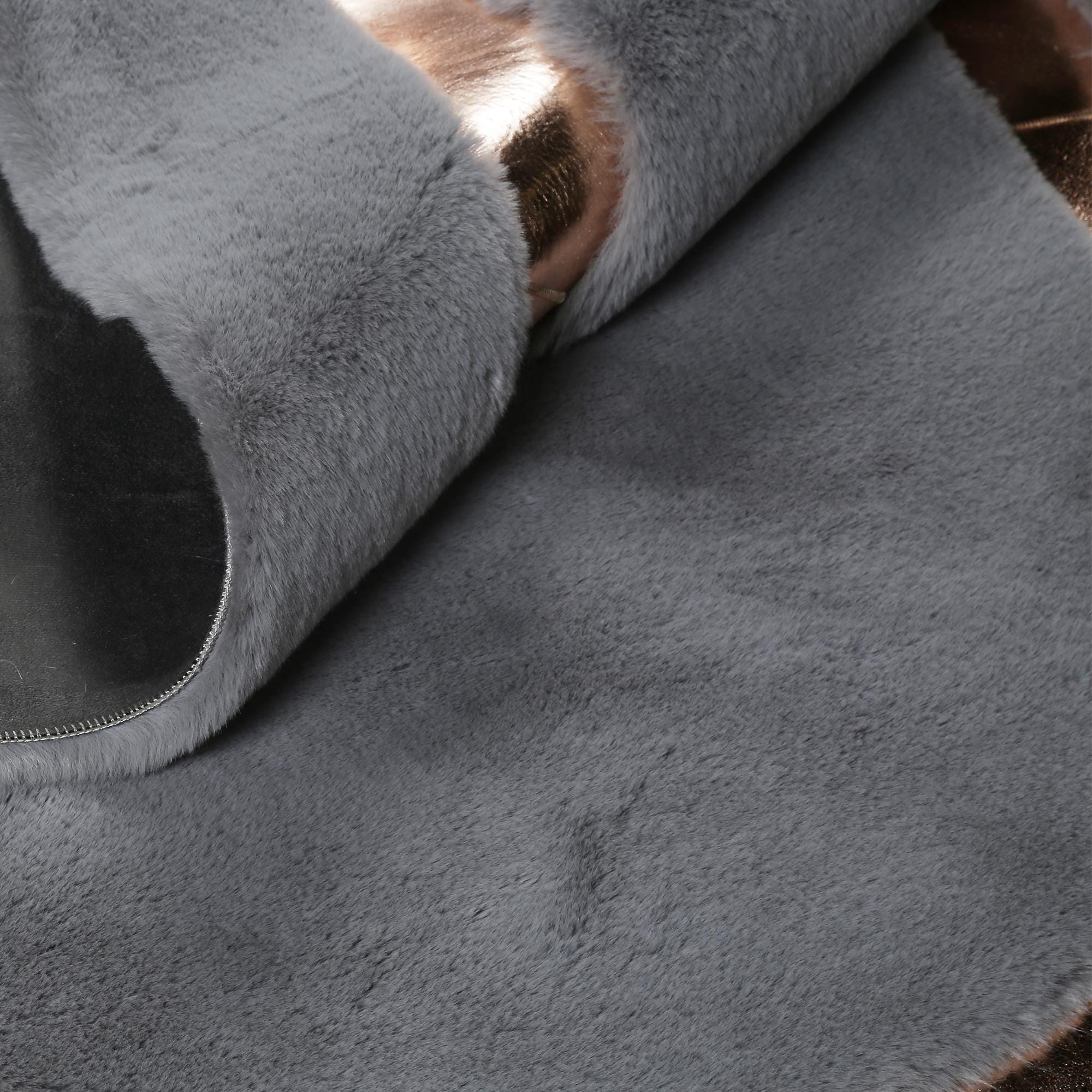 Gri Oval Çerçeveli Peluş Halı – Modern Tasarımlı, Yumuşak Dokulu, Kaymaz Tabanlı Salon, Koridor ve Yatak Odası Halısı