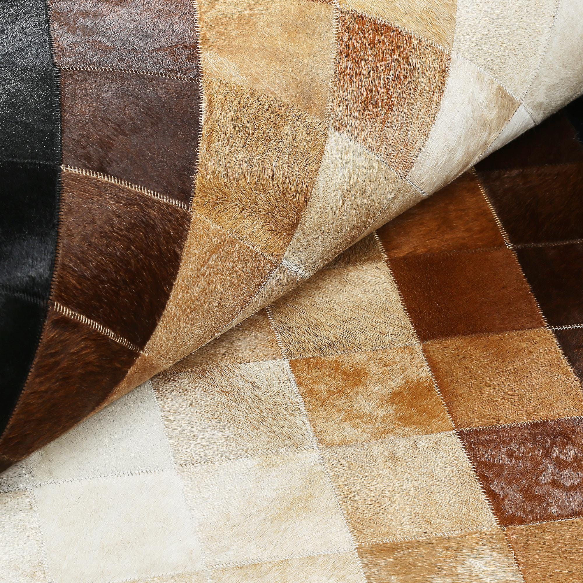 Bej Siyah Kahverengi Doğal Dana Derisi Patchwork Halı – El Dokuma Hakiki Deri Lüks Ev Dekorasyonu Halısı