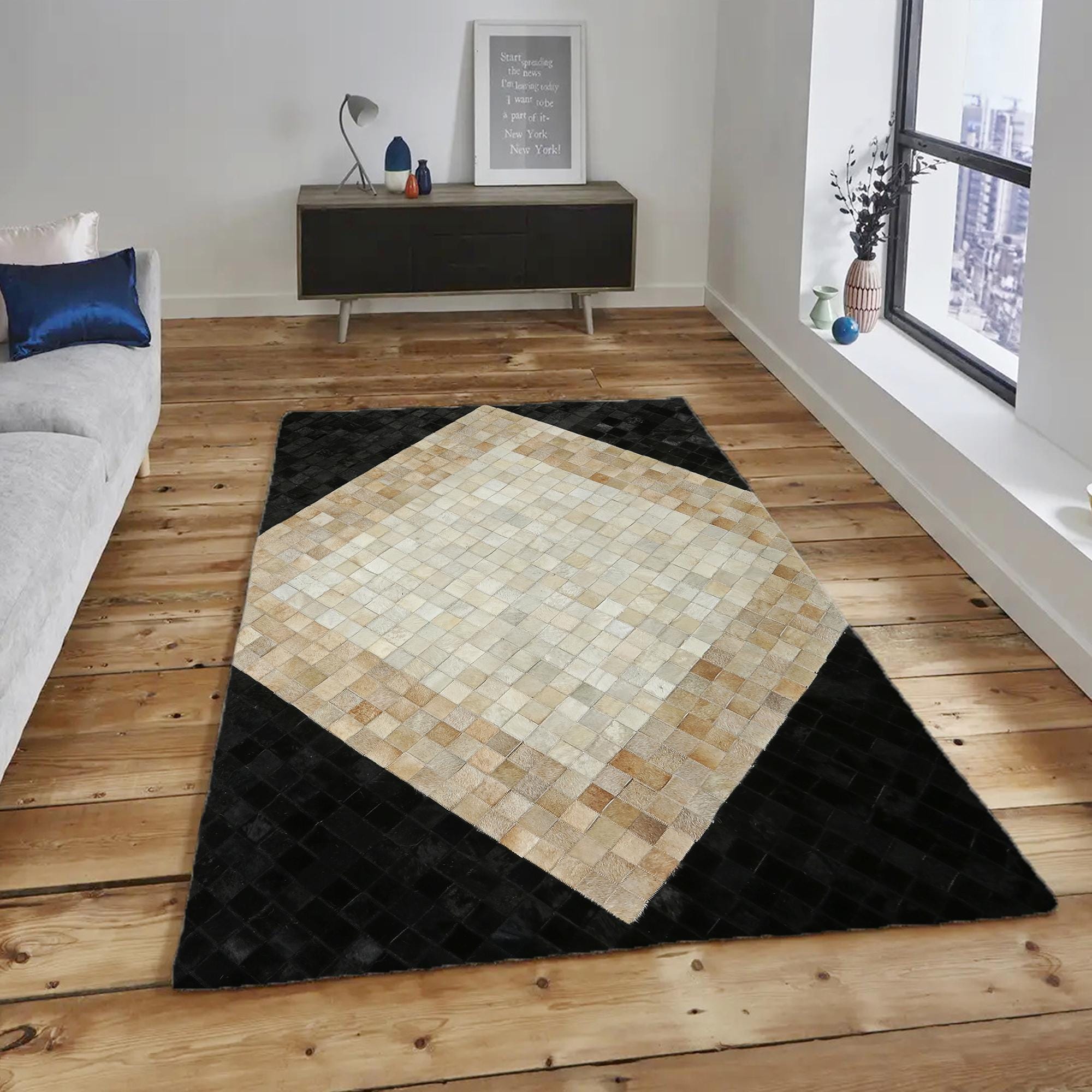 Baklava Desenli Bej Siyah Doğal Dana Derisi Patchwork Halı – El Yapımı Hakiki Deri Dekoratif Salon Halısı