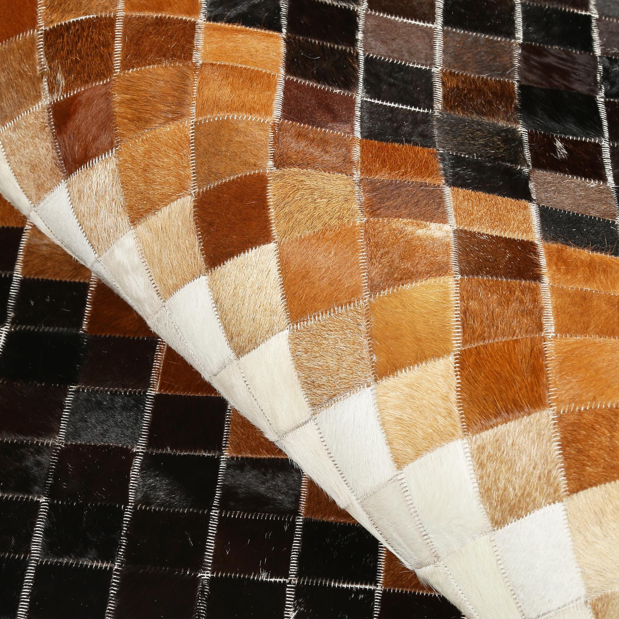 Hakiki Deriden El Yapımı Kahverengi Siyah Patchwork Dana Halısı – Şık Salon ve Giriş Halısı