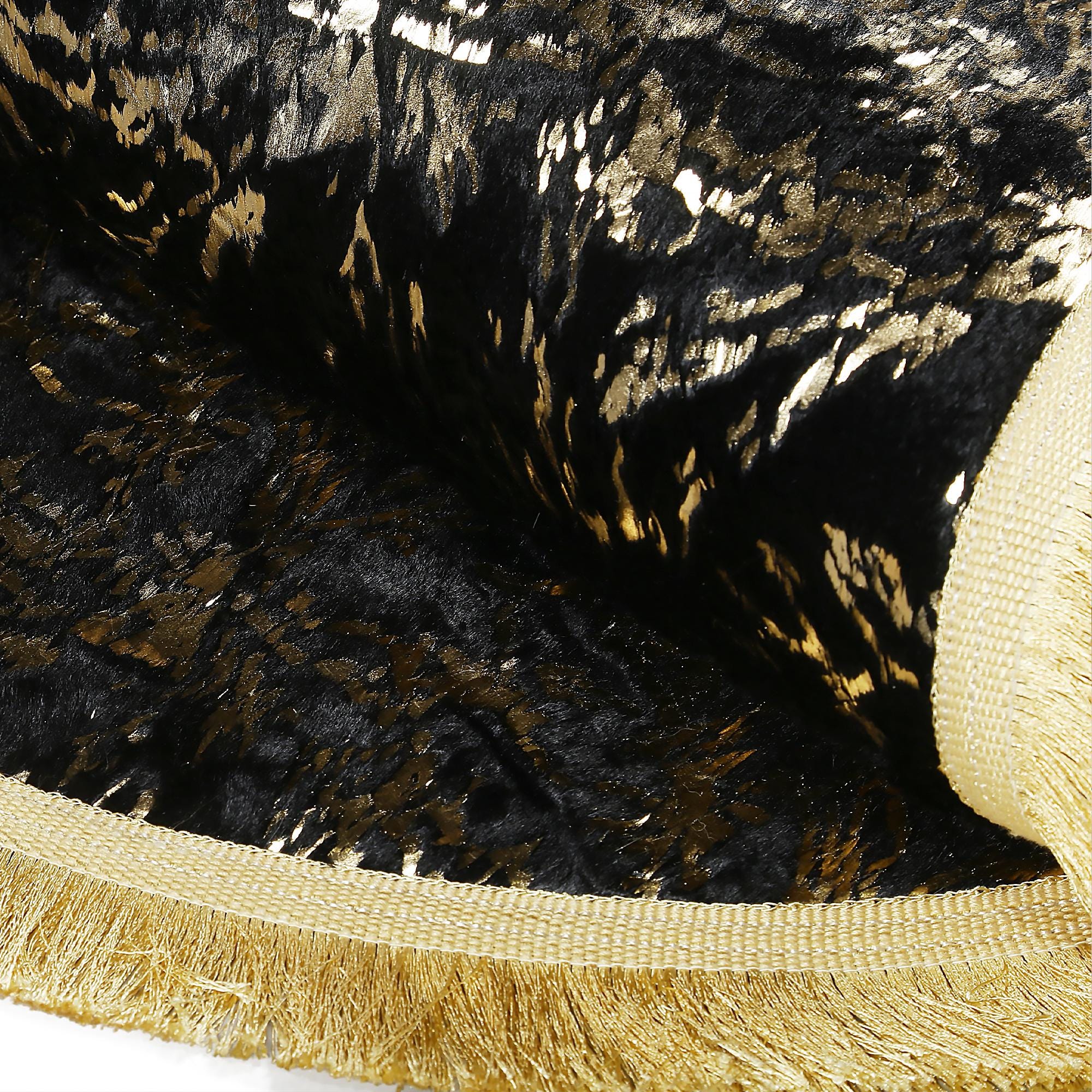 Siyah Altın Oval Püsküllü Peluş Halı – Modern Tasarımlı, Yumuşak Dokulu, Kaymaz Tabanlı Salon ve Koridor Halısı