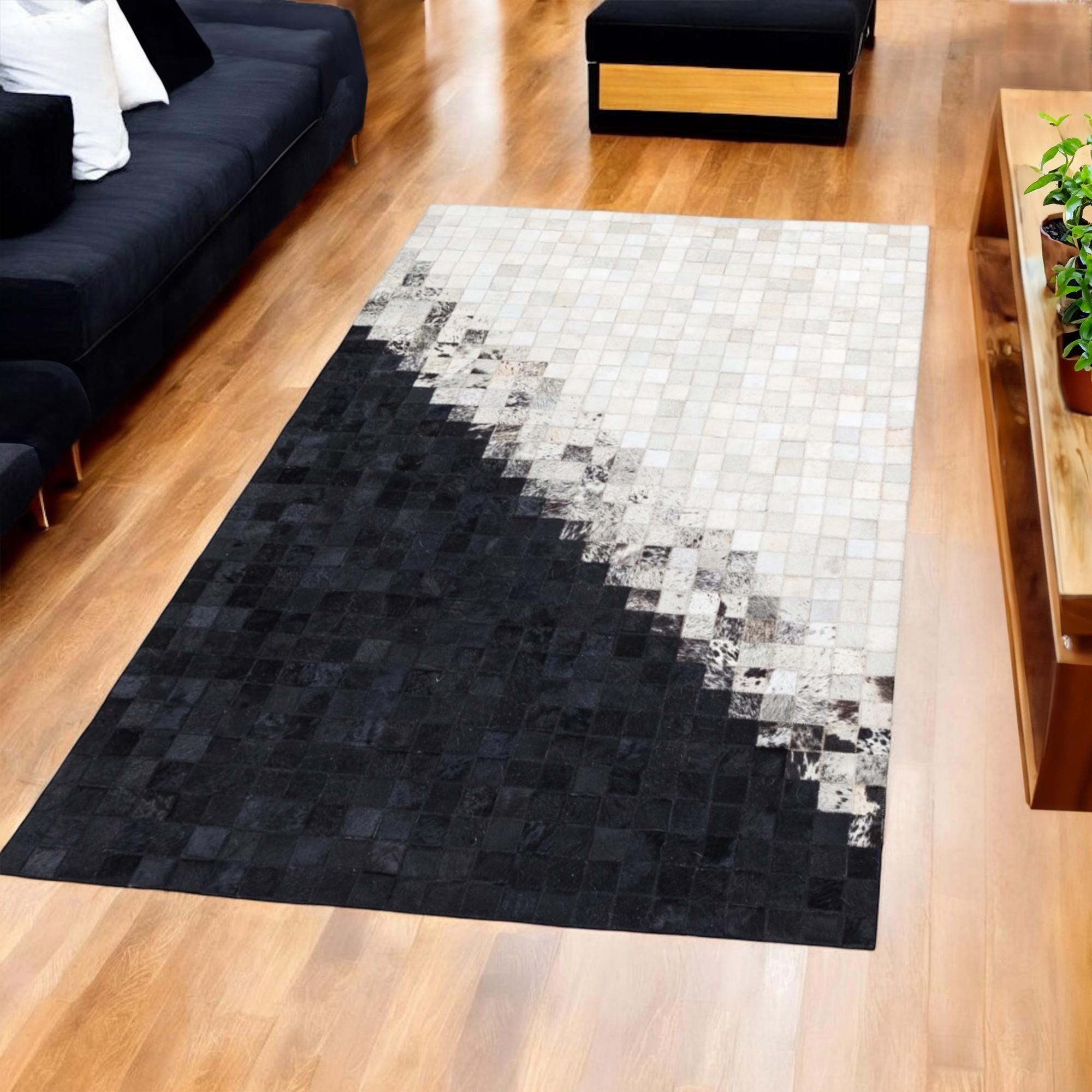 El Yapımı Siyah Bej Patchwork Halı – Lüks Dana Derisi Yatak Odası Halısı