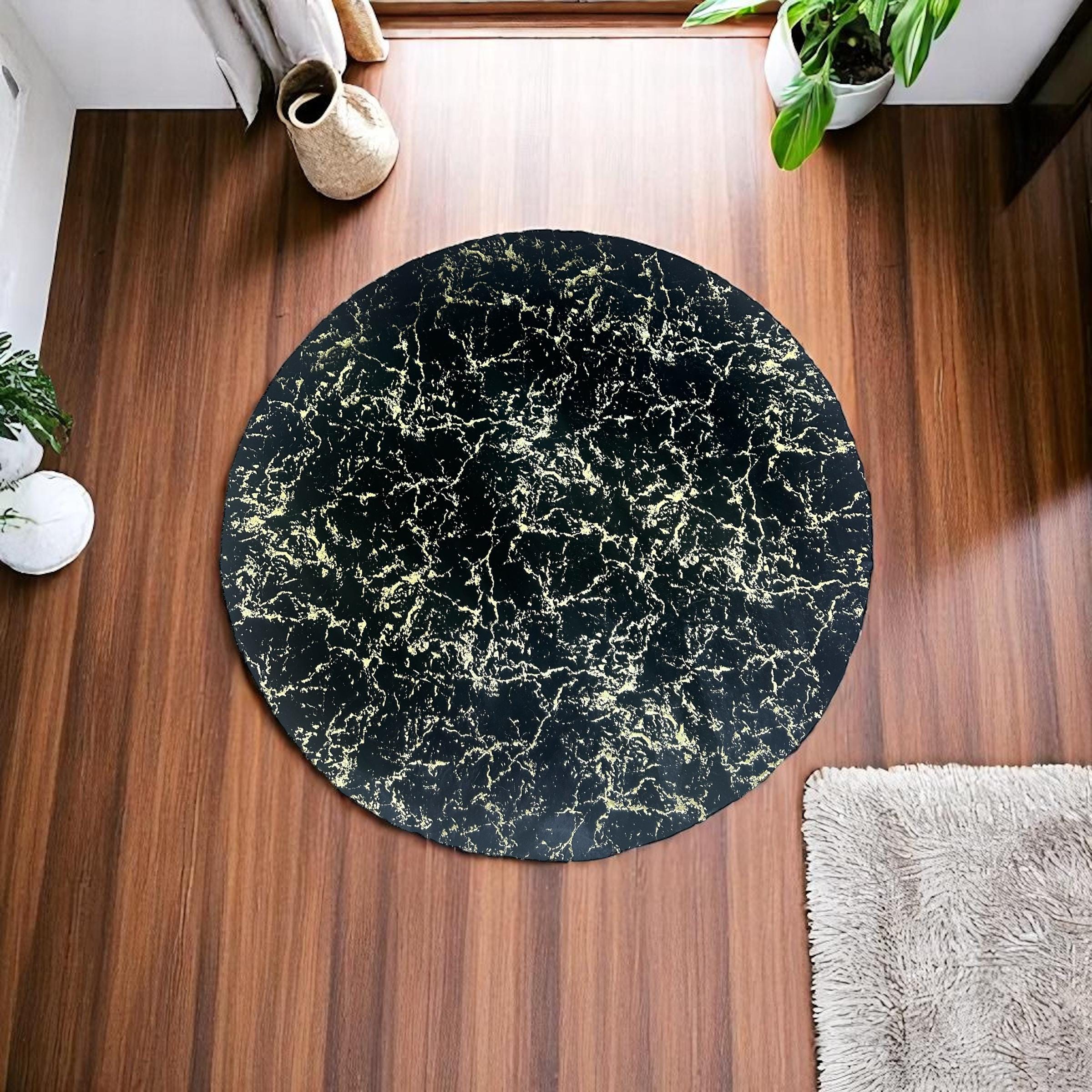 Sarı Detaylı Şık Siyah Yuvarlak Dana Derisi Halı - Yuvarlak Lüks Salon Halısı