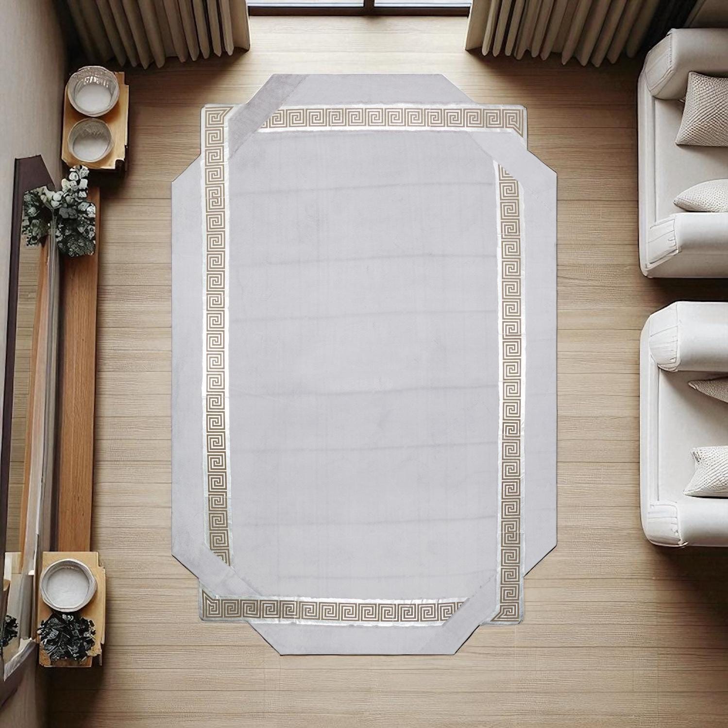 Gri Altın Bordürlü Geometrik Kenarlı Peluş Halı – Modern Tasarımlı, Yumuşak Dokulu, Kaymaz Tabanlı Salon Halısı