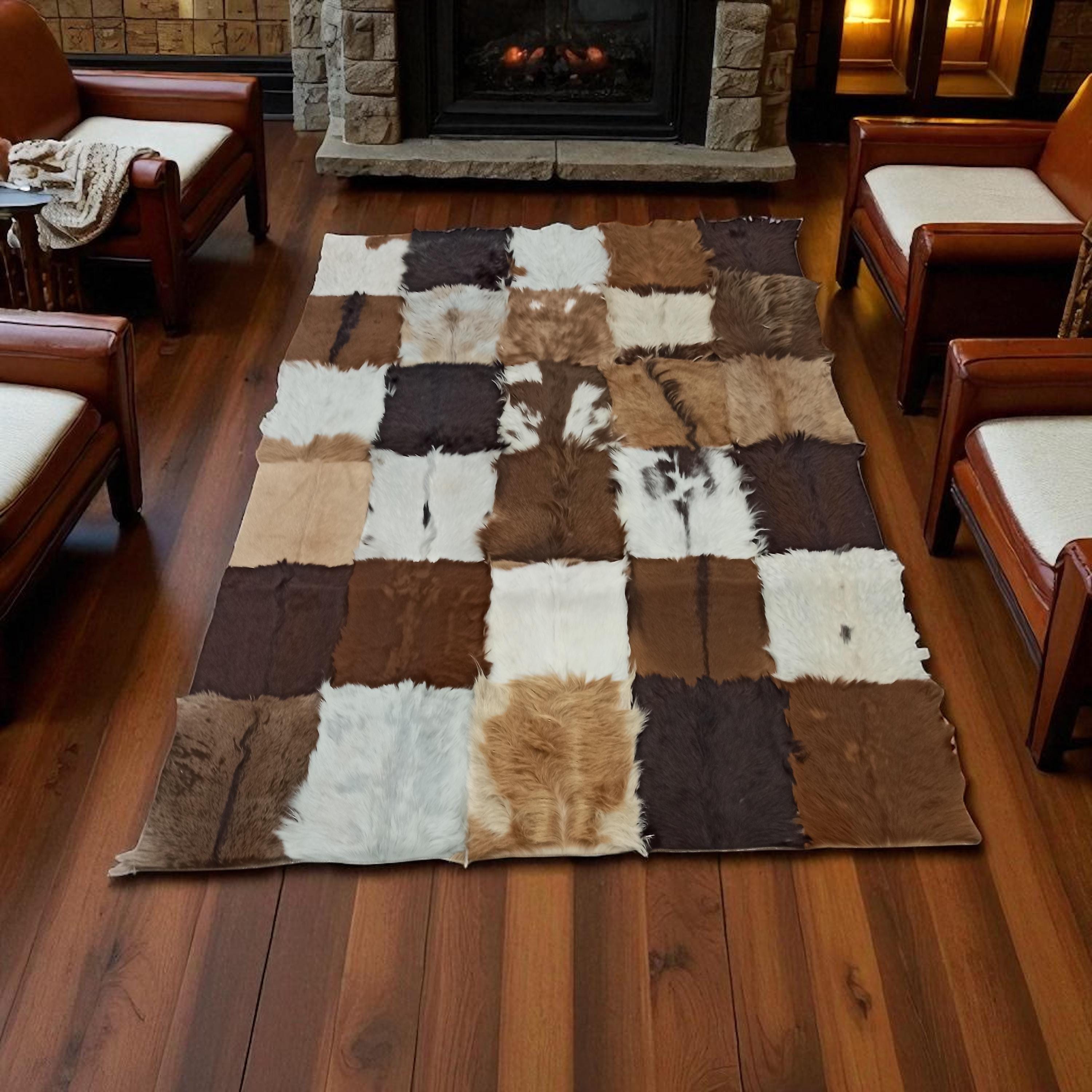 Kare Patchwork Oğlak Derisi Halı – El Yapımı Doğal Deri Halı, Kahverengi Beyaz Siyah Tonlarında Lüks Salon Halısı