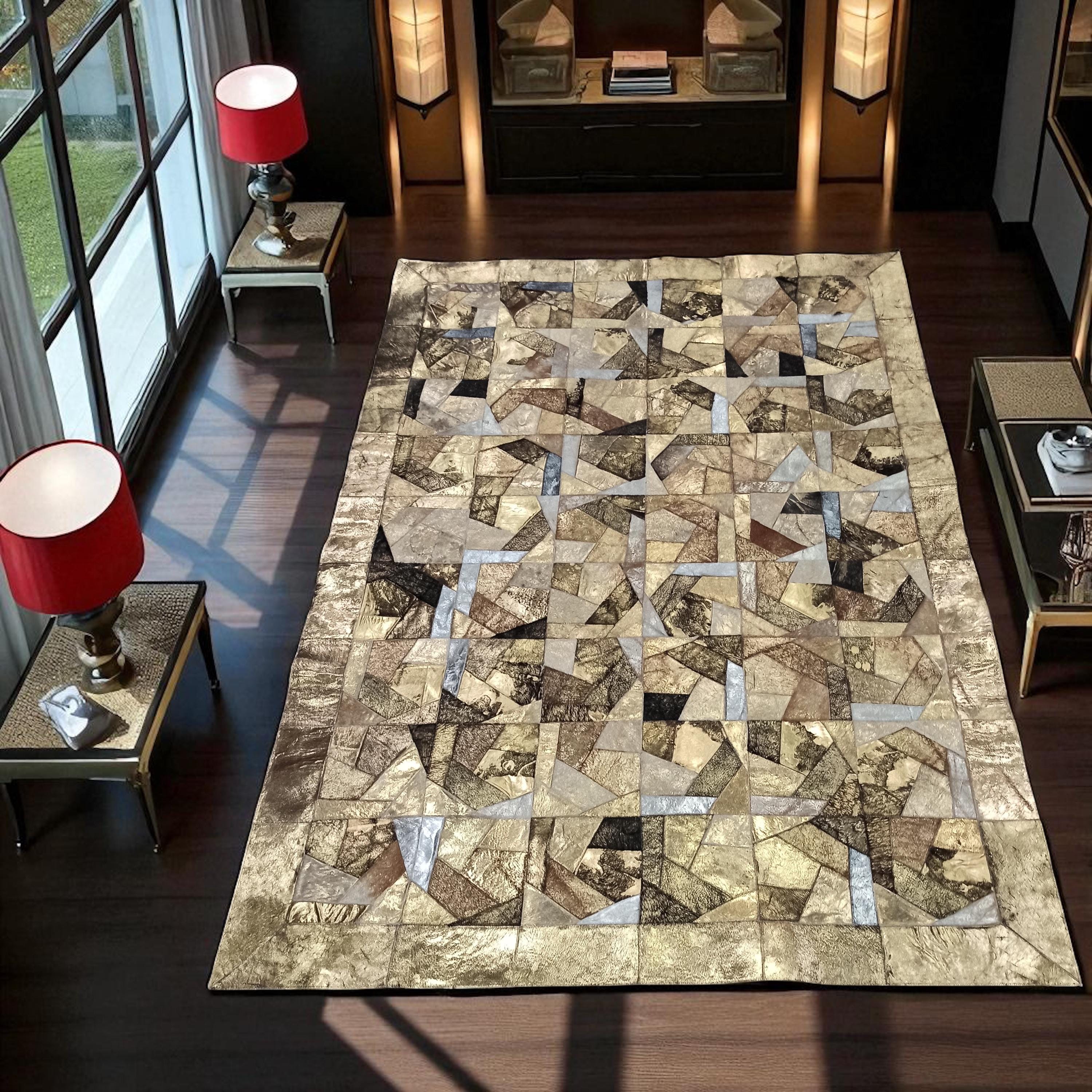 El Yapımı Patchwork Halı – Bej Renkli Doğal Dana Derisi Modern Ortam Halısı
