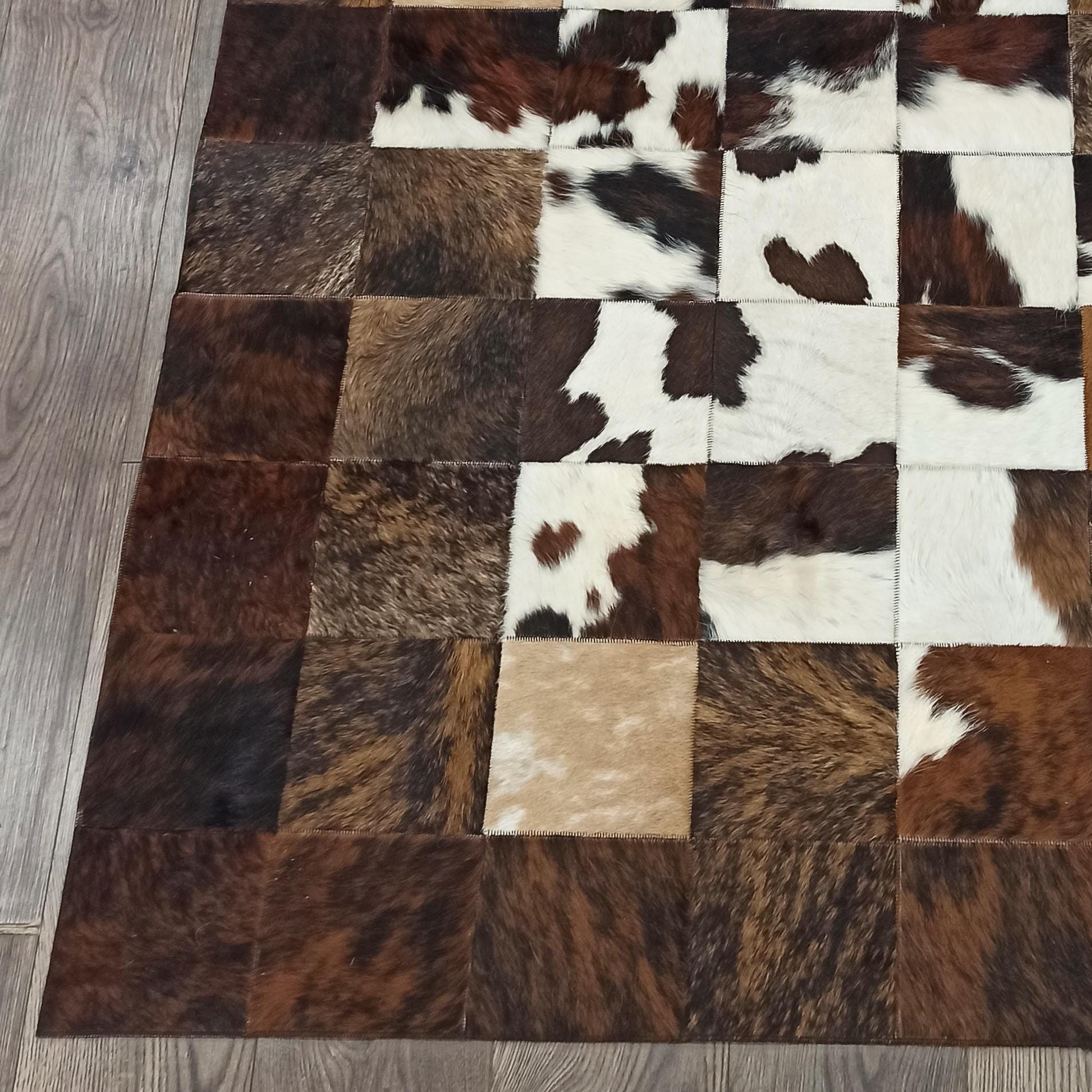 El Yapımı Patchwork Halı – Kahverengi Siyah Beyaz Renkli Doğal Dana Derisi Halı