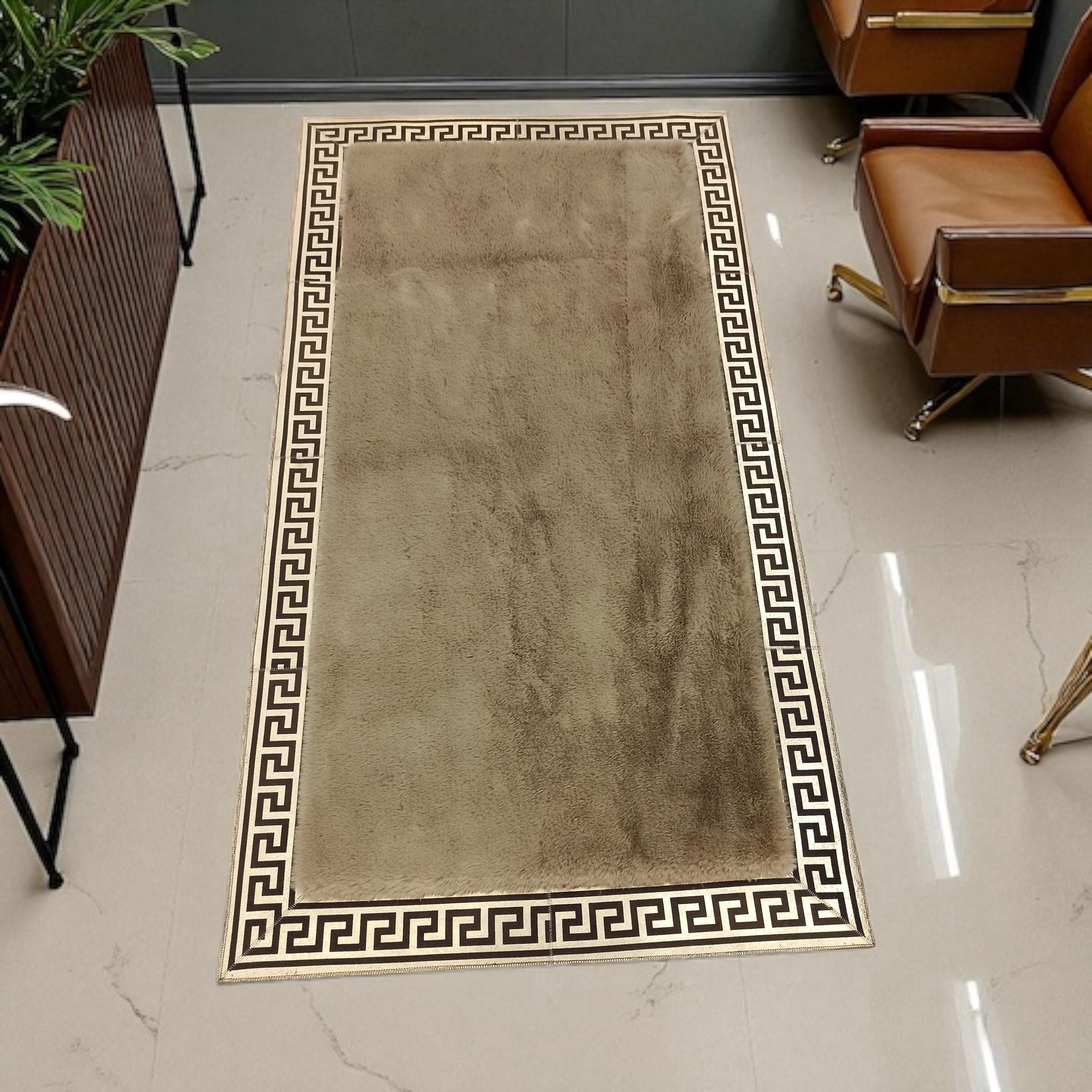 Altın Bordürlü Yumuşak Dokulu Krem Peluş Halı - Şık Mutfak Halısı