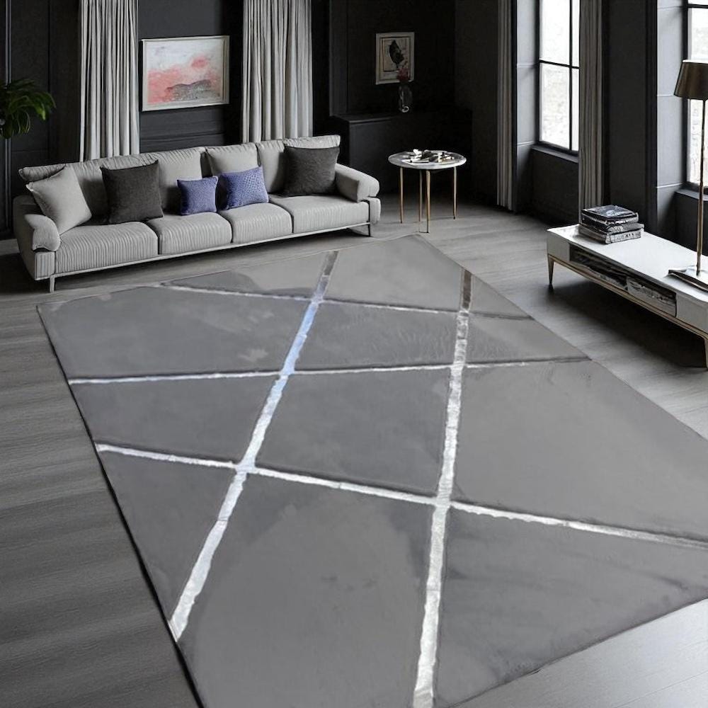 Gri Gümüş Çizgili Peluş Halı – Modern Geometrik Tasarımlı, Yumuşak Dokulu, Kaymaz Tabanlı Salon ve Koridor Halısı