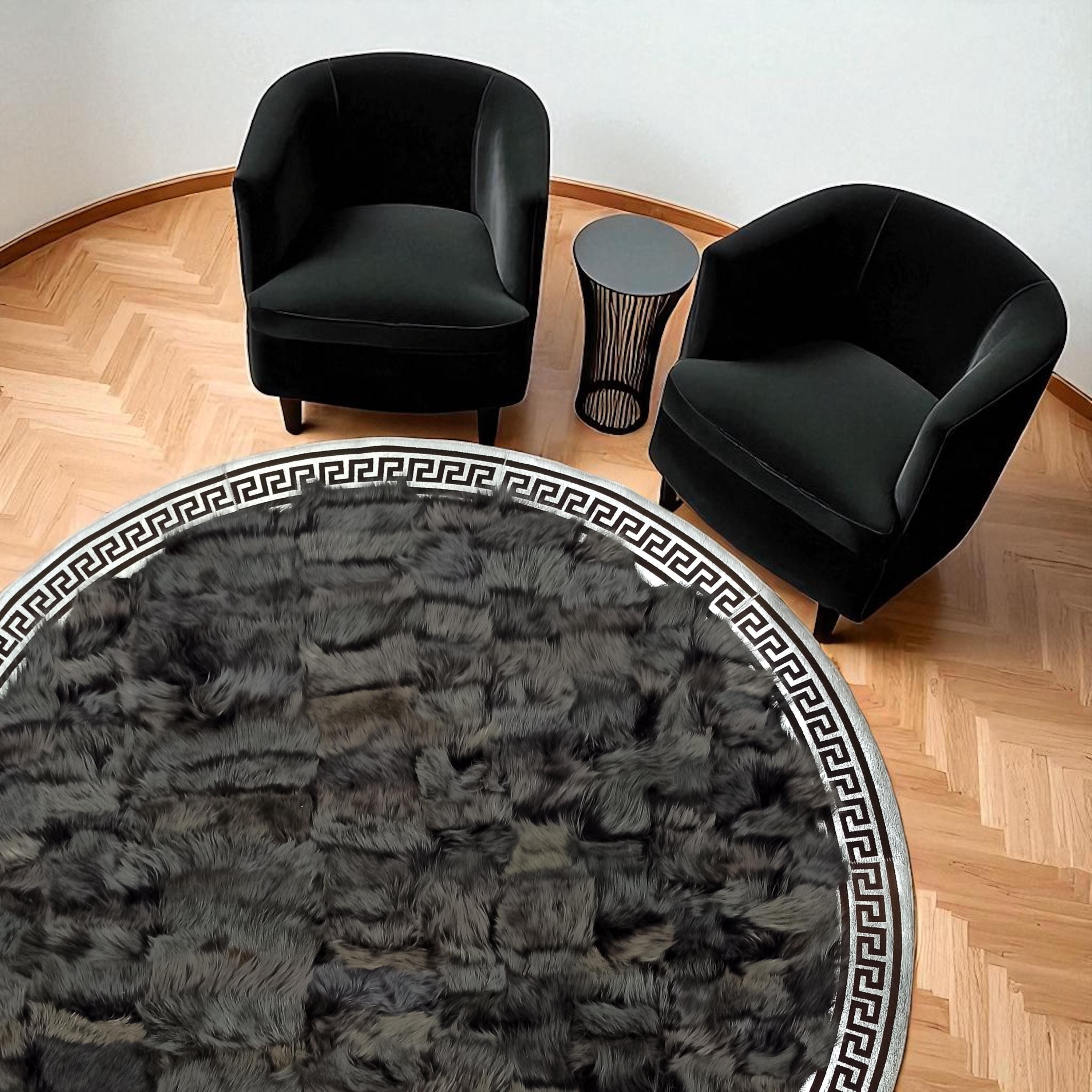 Gümüş Bordürlü Yuvarlak Koyu Kahverengi Toskana Kürkü Halı – El Yapımı Şık ve Yumuşak Salon Halısı