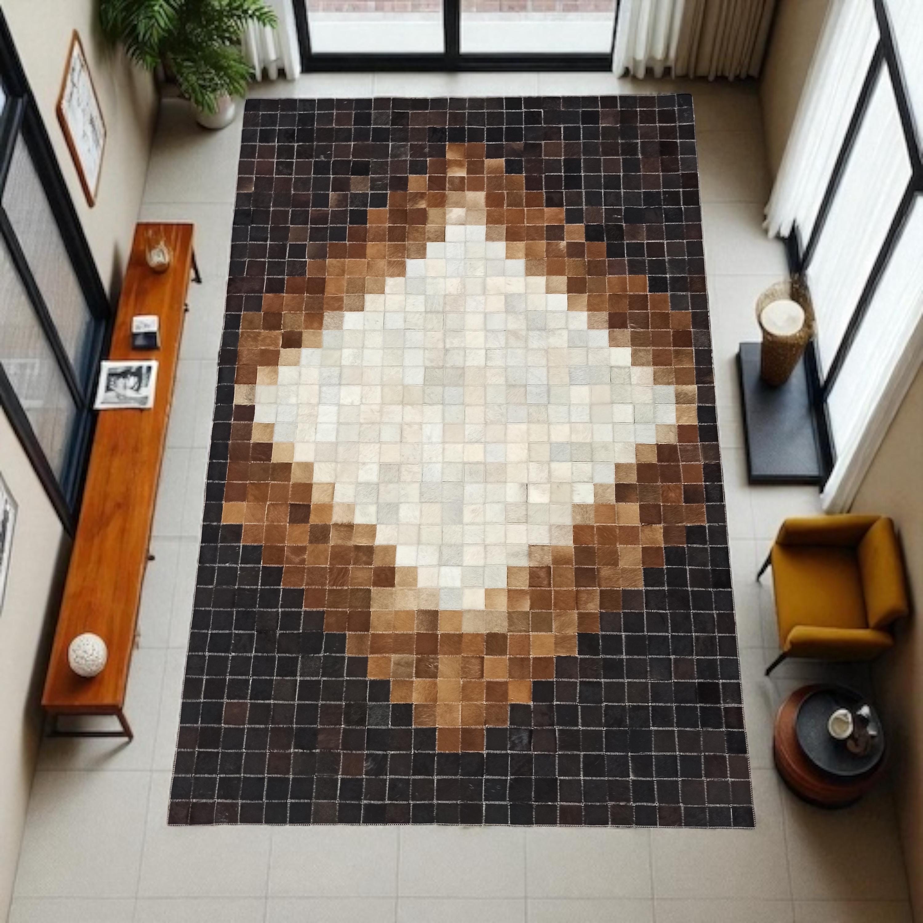 Doğal Kahverengi Bej Dana Derisi Patchwork Halı – Ortası Baklava Desenli El Yapımı Salon Halısı