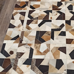 El Yapımı Dana Derisi Patchwork Halı – Modern ve Şık Salon Halısı – görsel 2
