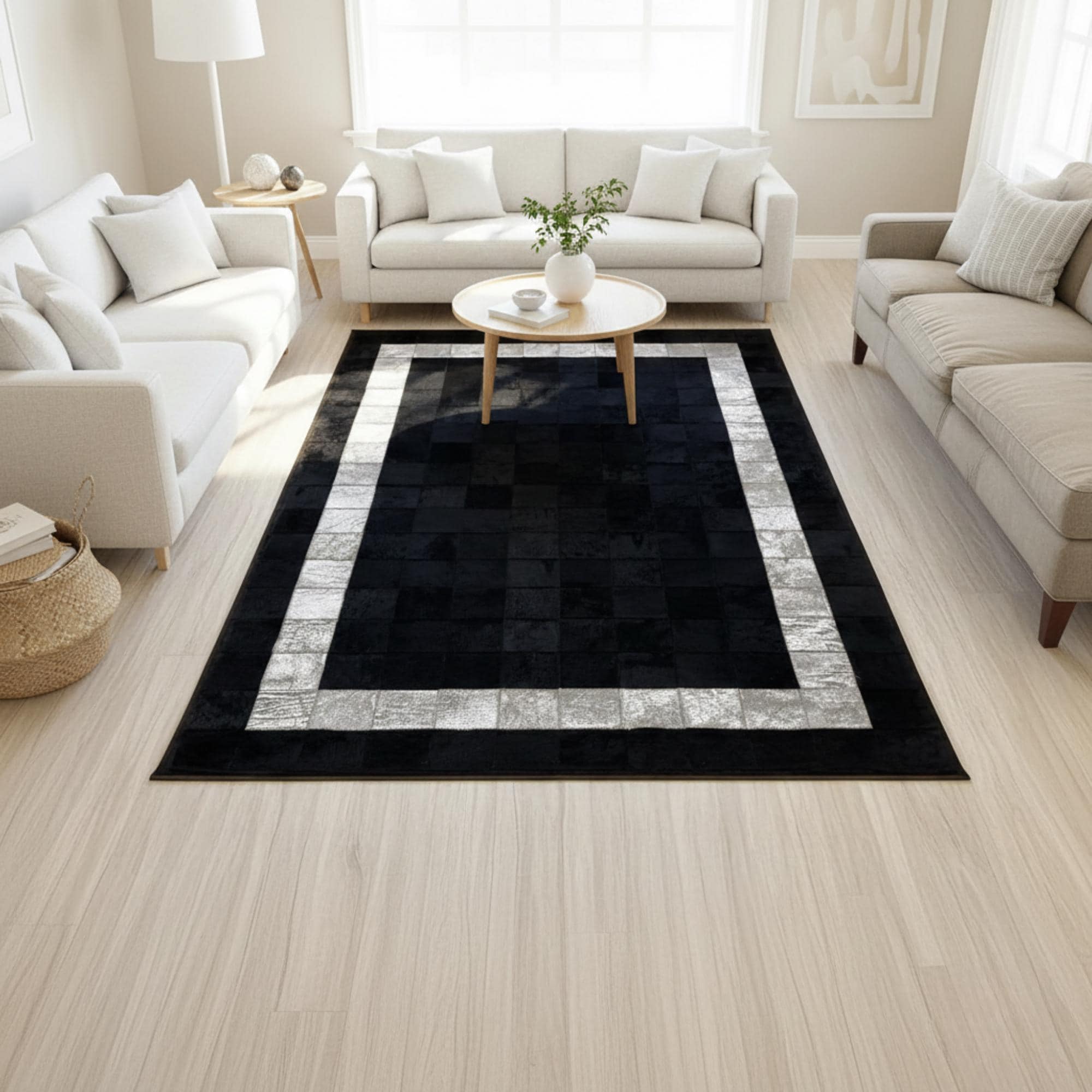 Siyah ve Açık Tonlu Çerçeveli Dana Derisi Patchwork Halı