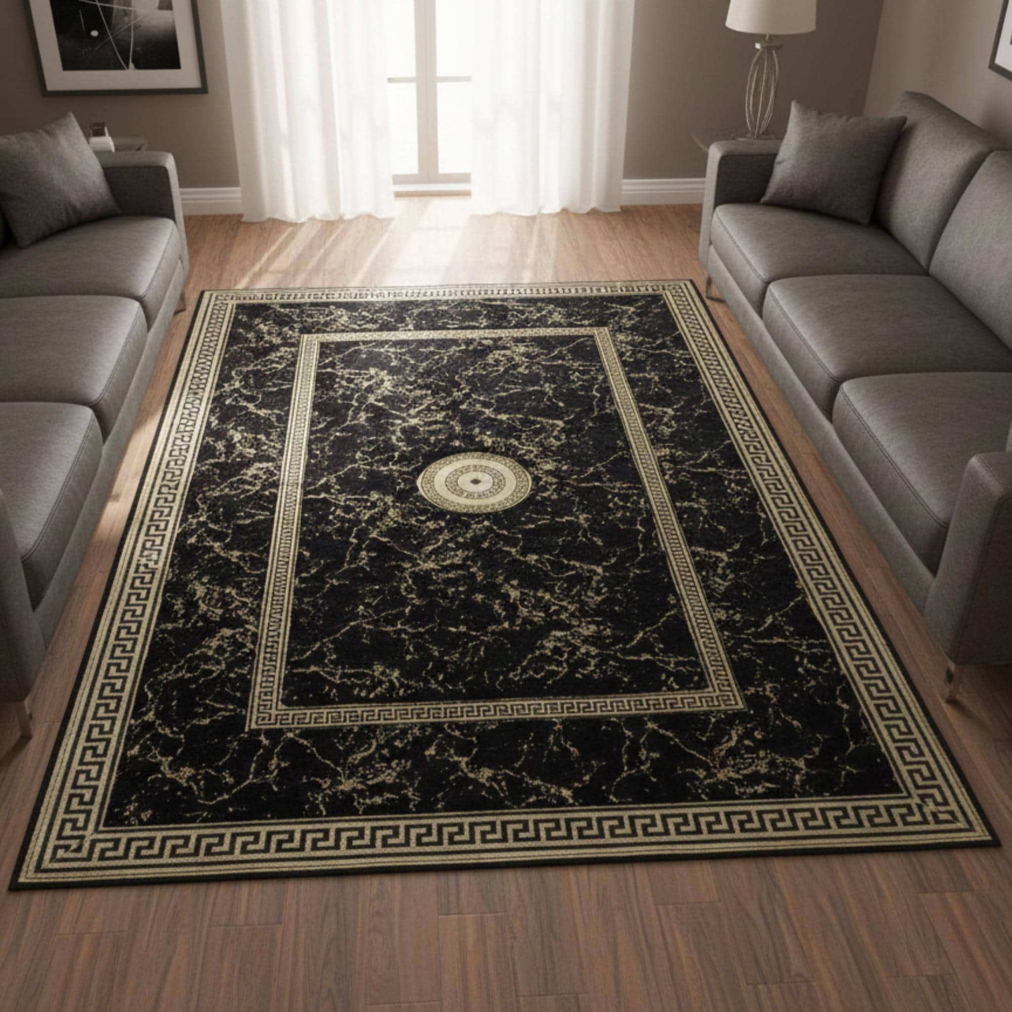 Siyah Zeminli Merkez Altın Madalyonlu Klasik Bordürlü Peluş Halı