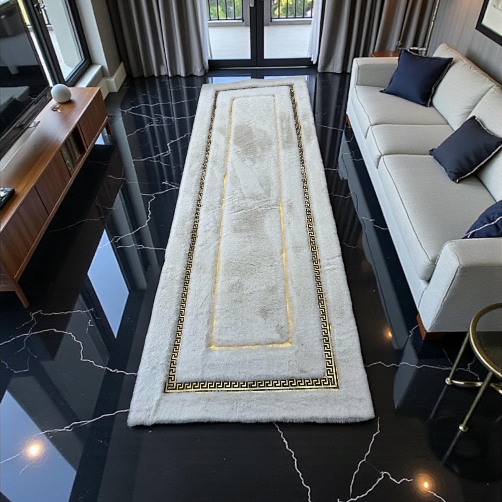 Beyaz Zeminli Altın İnce Çerçeve Detaylı Peluş