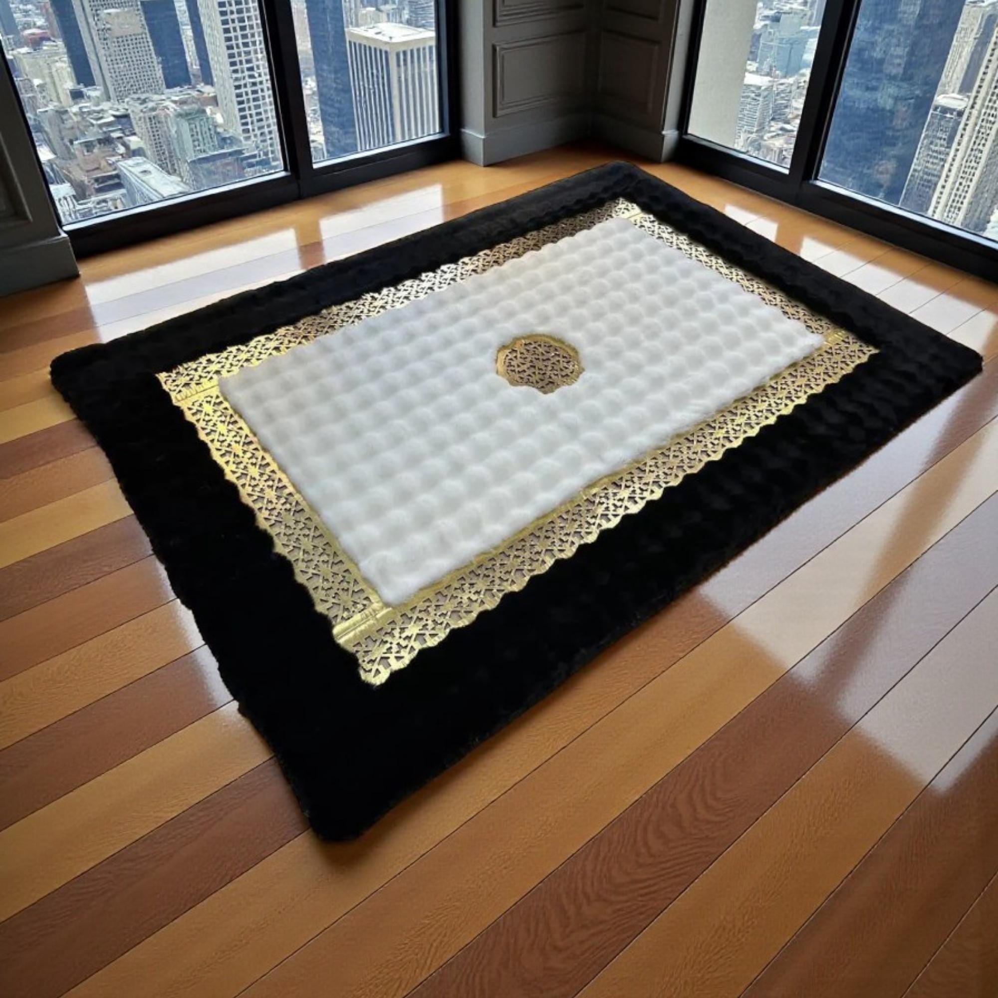 Siyah Zeminli Beyaz Merkezli Altın Motif Bordürlü Peluş Halı