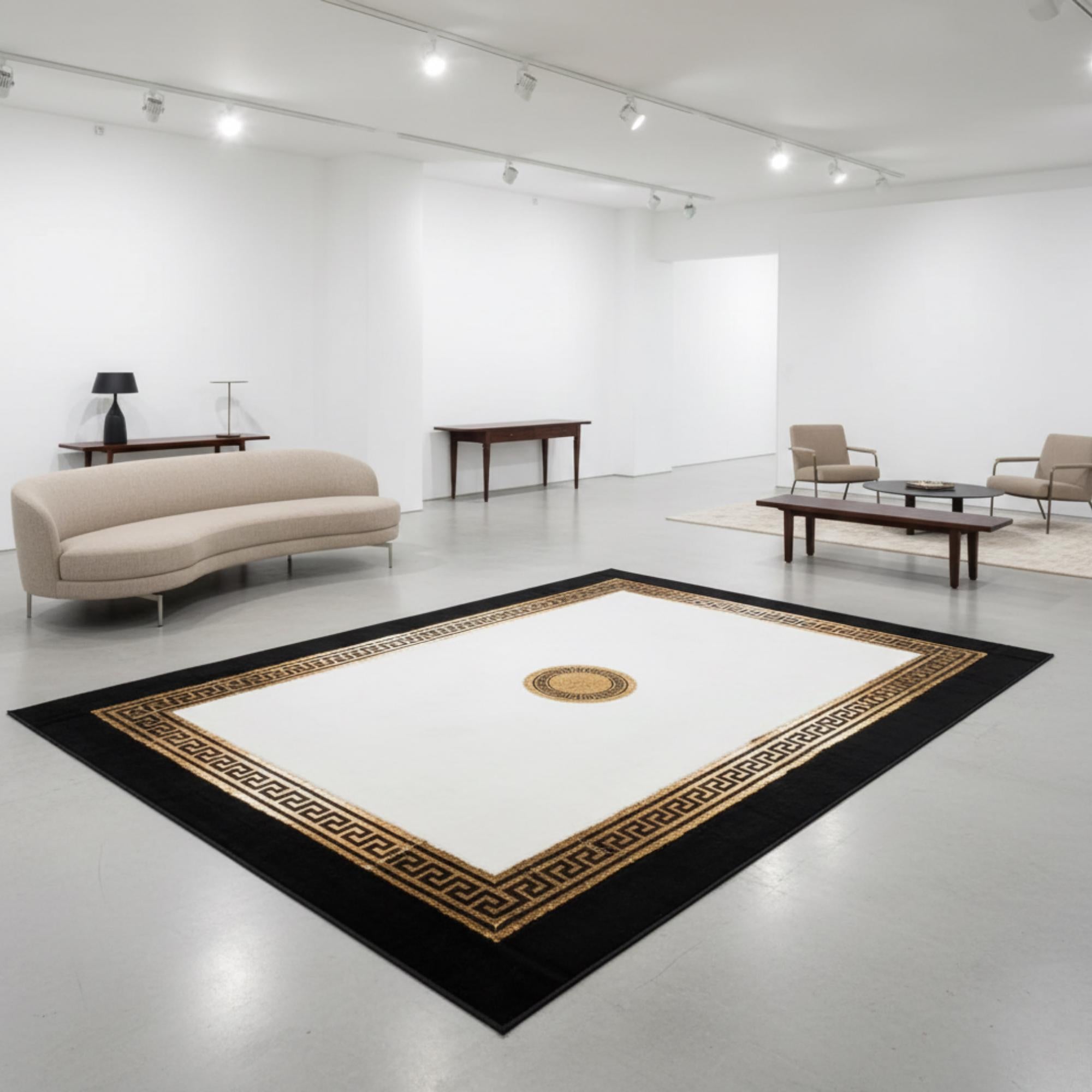 Beyaz Merkezli Siyah Zeminli Altın Çerçeveli Peluş Halı – Yumuşak Dokulu