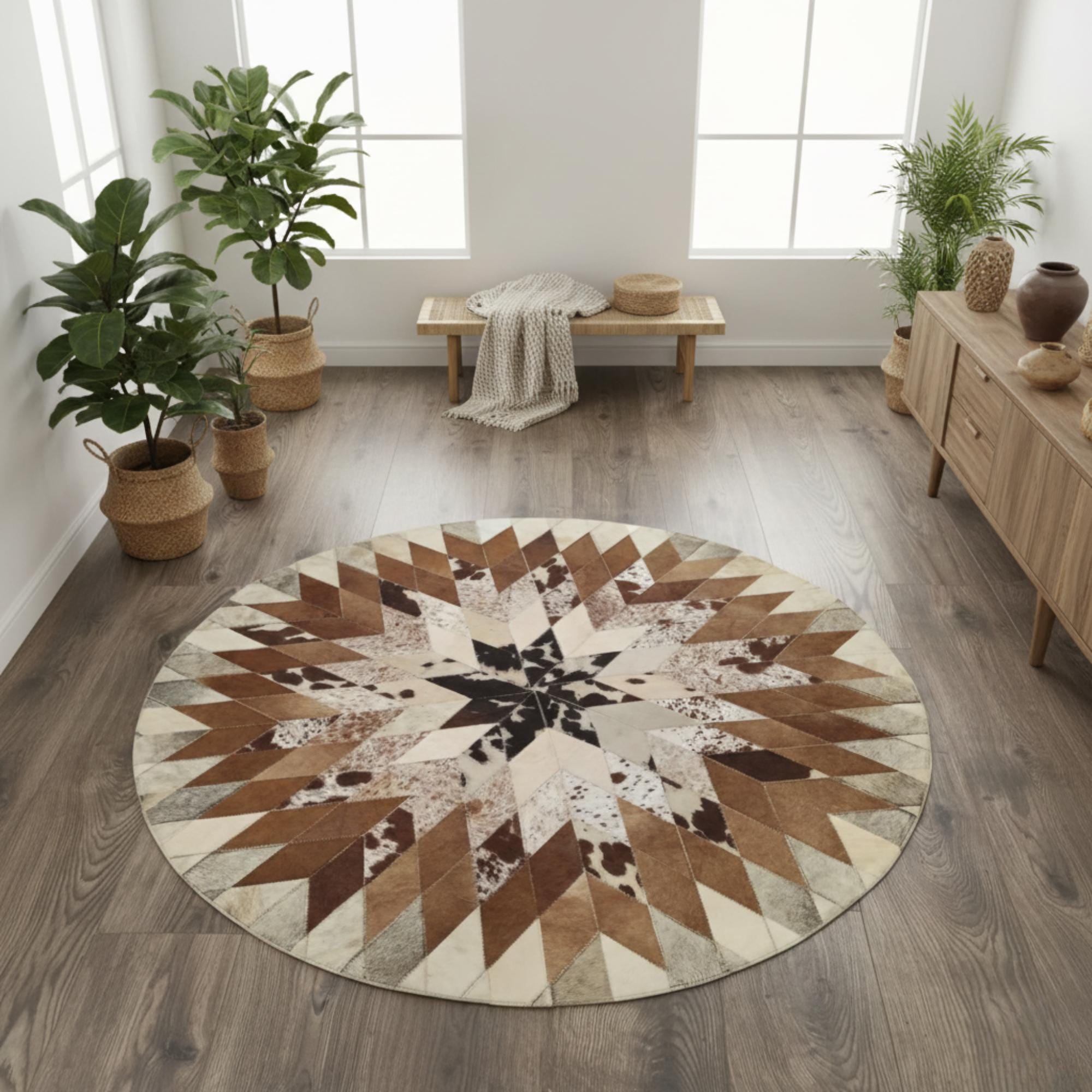 Krem ve Kahverengi Tonlarında Yuvarlak Dana Derisi Patchwork Halı