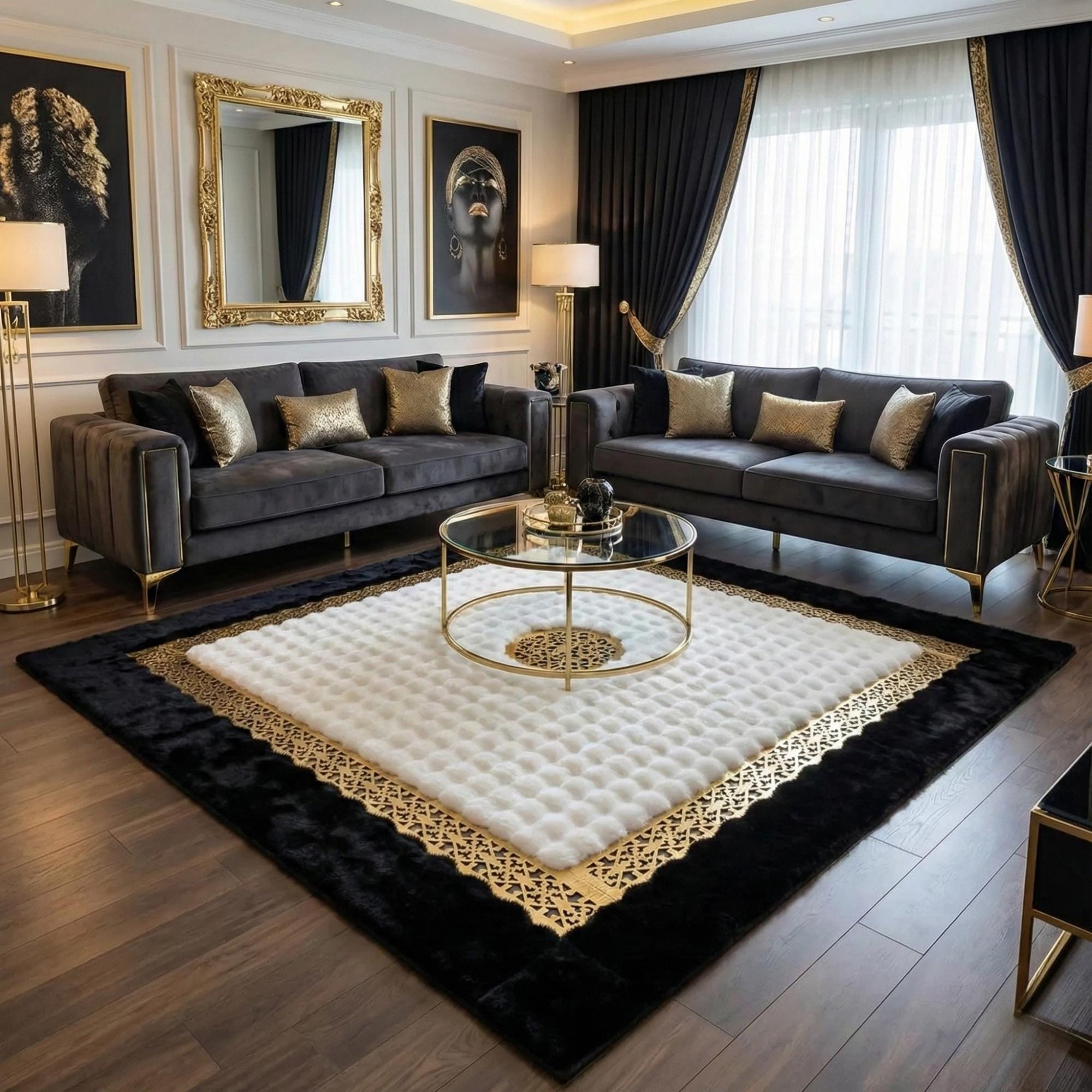 Siyah Çerçeveli Beyaz Merkezli Altın Motif Bordürlü Peluş Halı – Yumuşak Dokulu, Şık ve Dekoratif Halı
