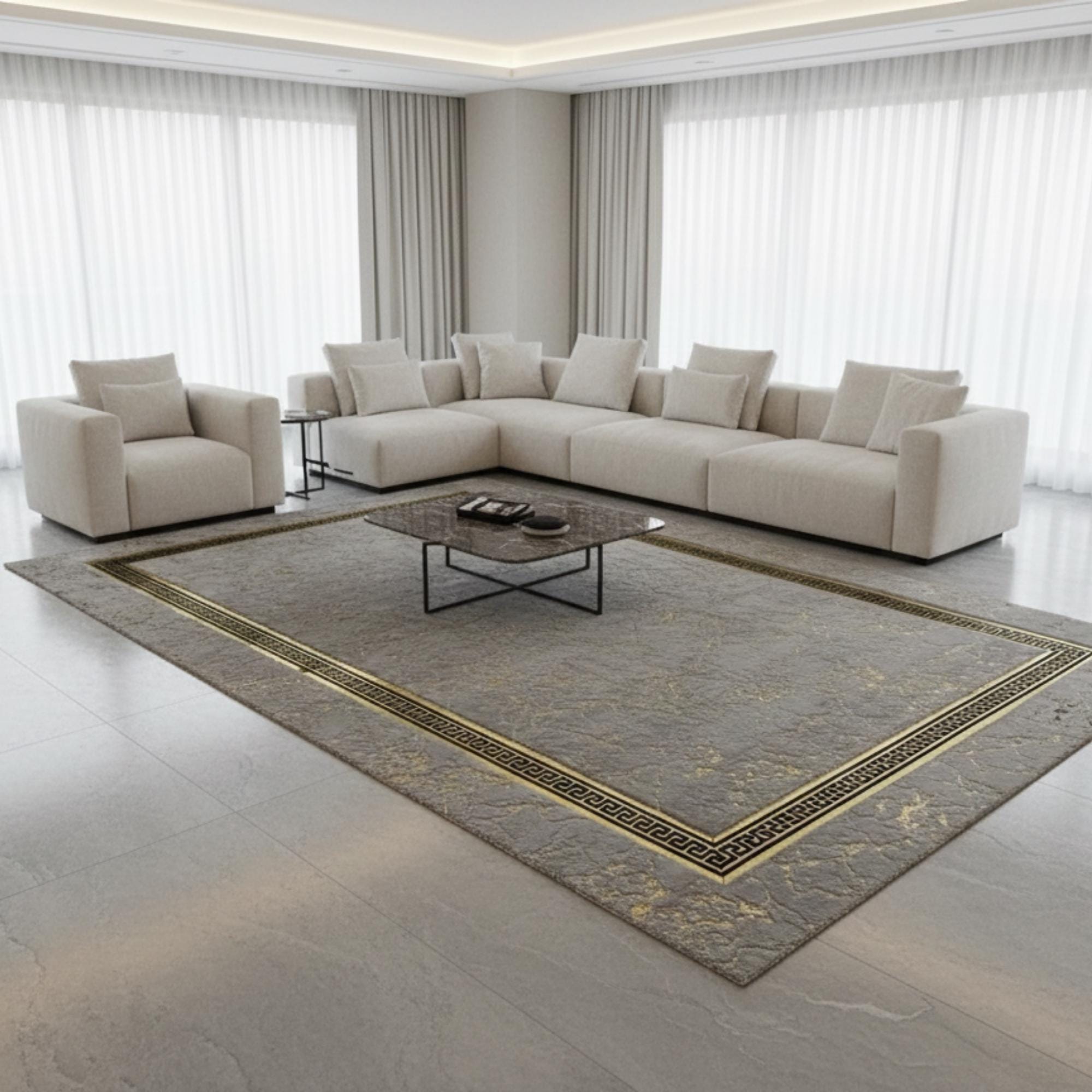 Açık Gri Zeminli Altın İnce Bordür Detaylı Peluş Halı – Yumuşak Dokulu, Şık ve Dekoratif Halı