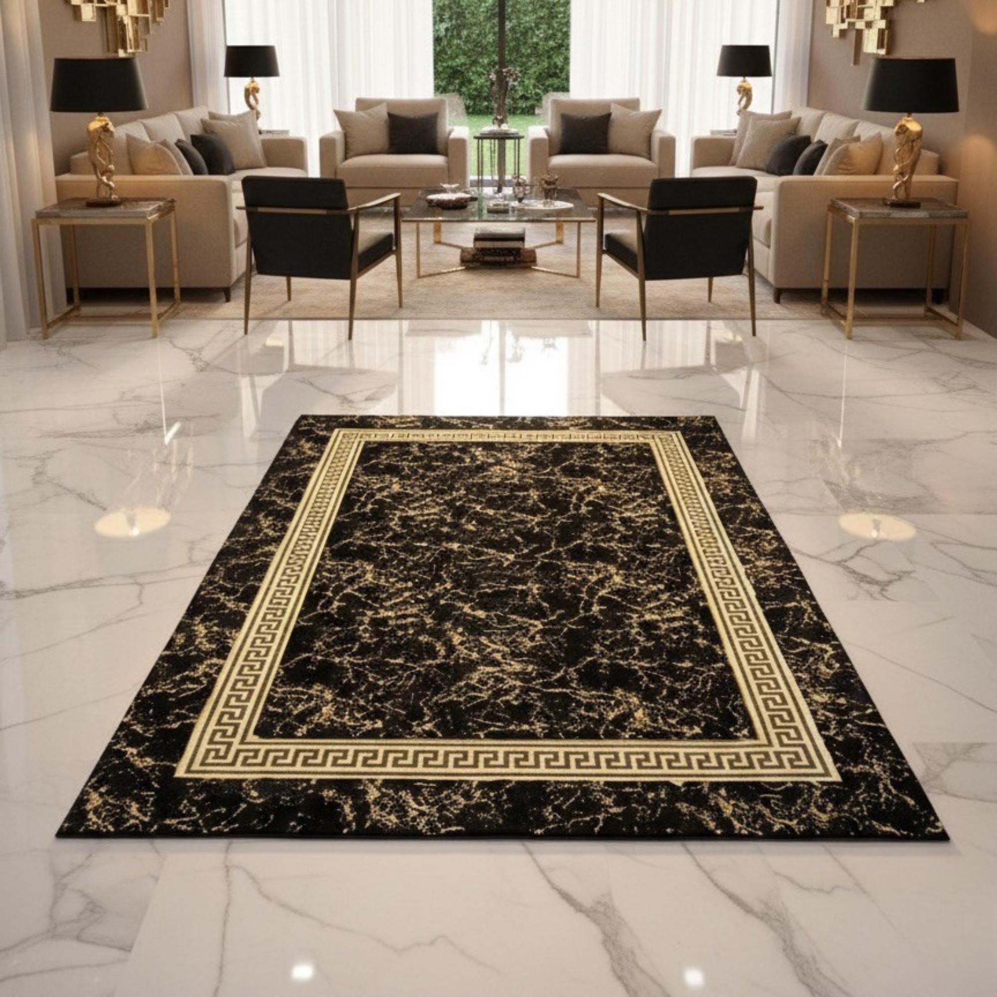 Siyah Zeminli Altın Desenli Çerçeveli Peluş Halı – Yumuşak Dokulu