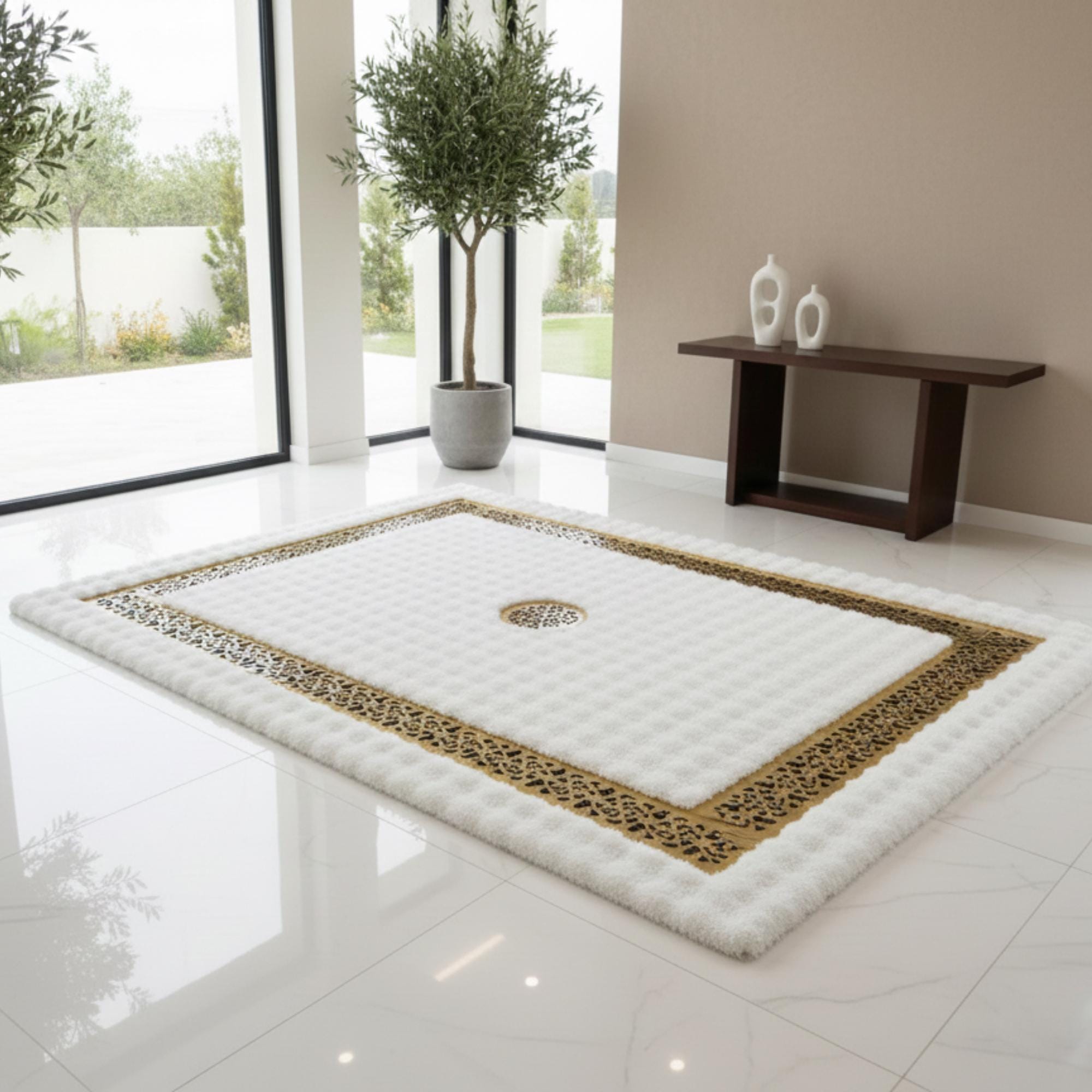 Beyaz Zeminli Merkez Motifli Altın Çerçeveli Peluş Halı – Yumuşak Dokulu, Şık ve Dekoratif Halı