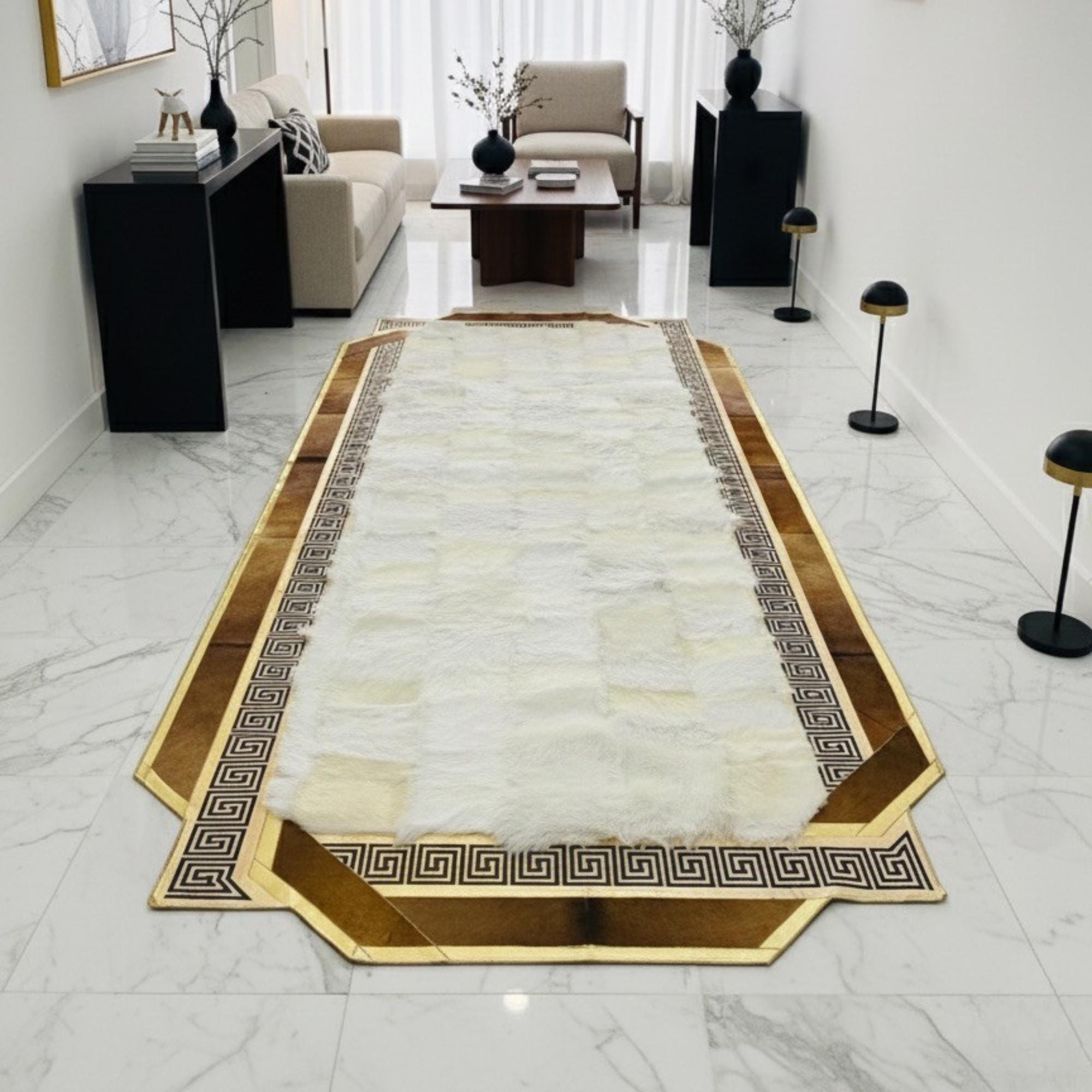 Altın Bordürlü Krem Toscana Kürk Koridor Halısı – Şık ve Prestijli Tasarım