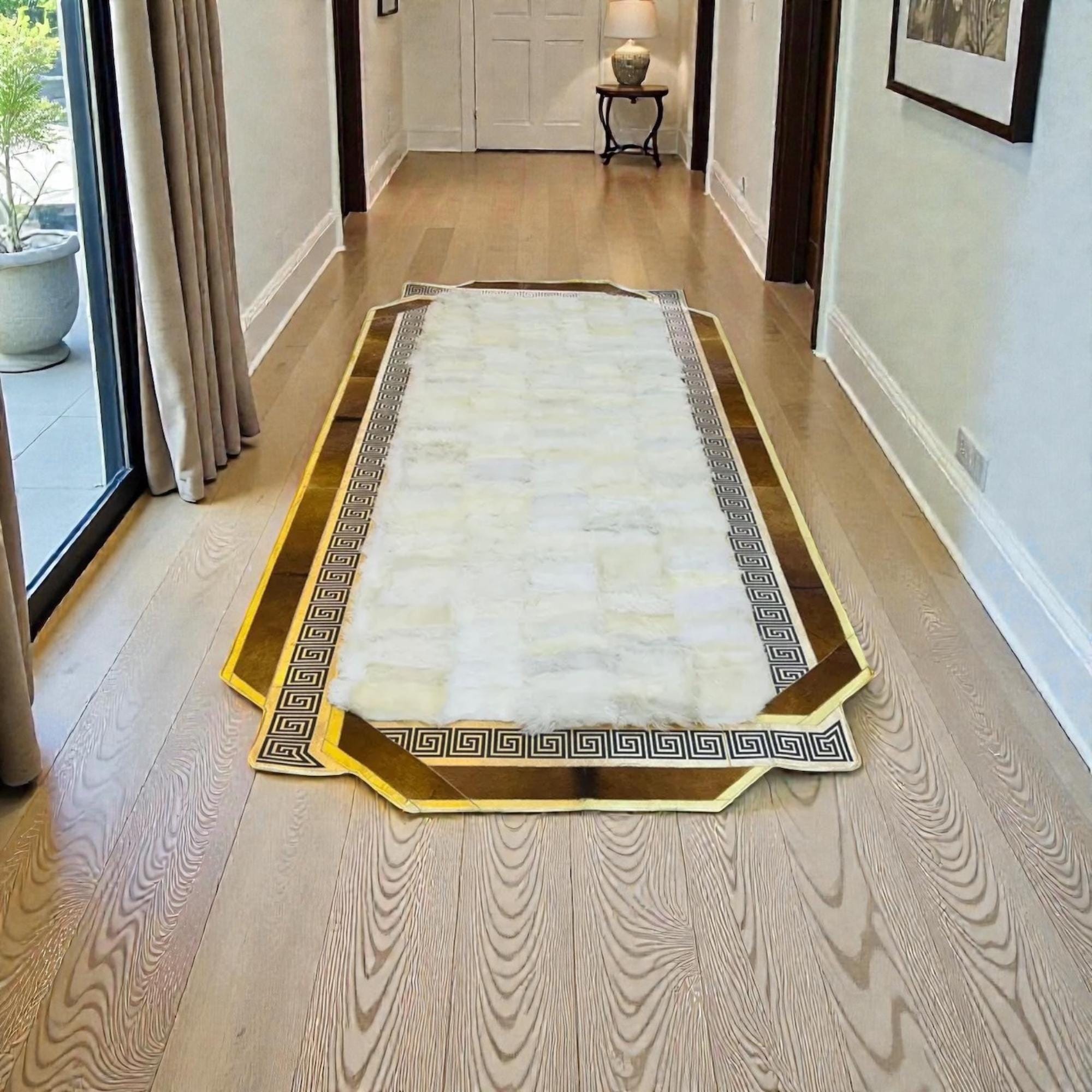 Altın Bordürlü Krem Toscana Kürk Koridor Halısı – Şık ve Prestijli Tasarım