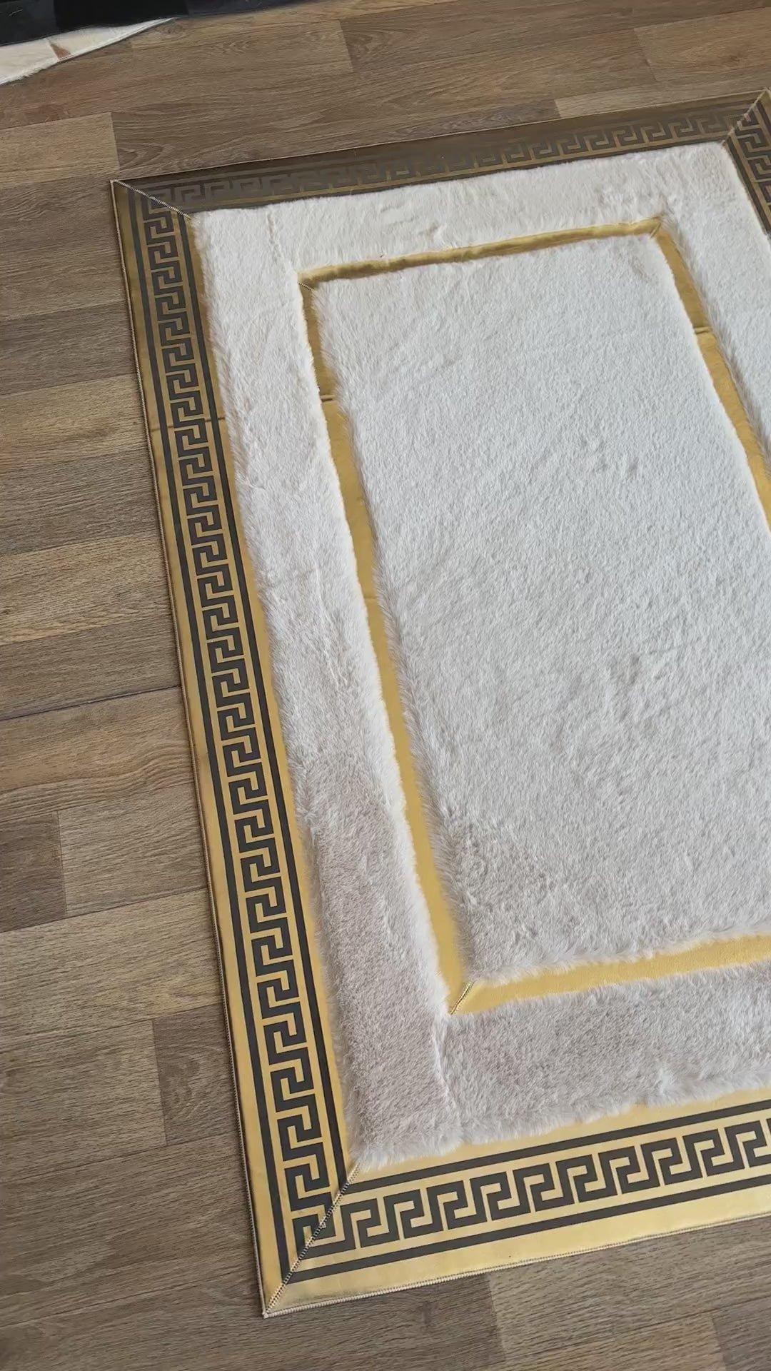 Fildişi peluş halı 100x150 video
